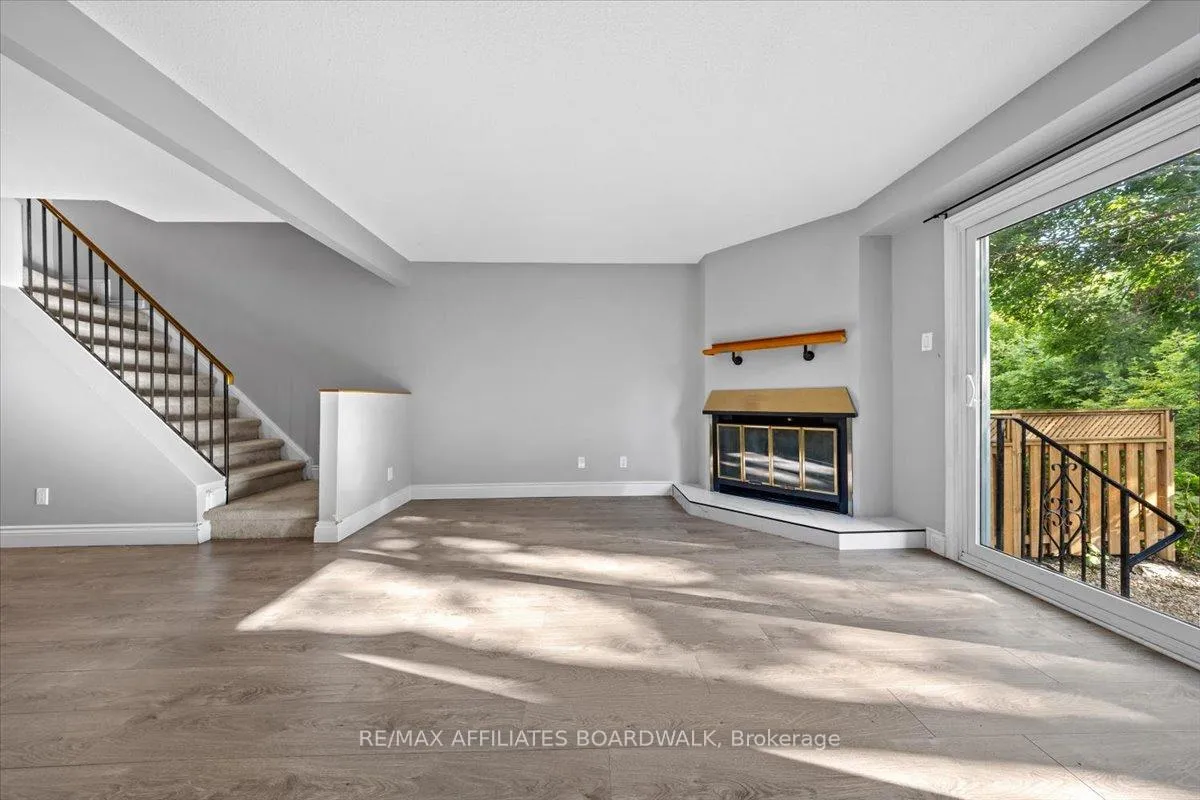 Photo 18 of 6482 Bilberry Drive W, Ottawa, Convent Glen North — HOMEH