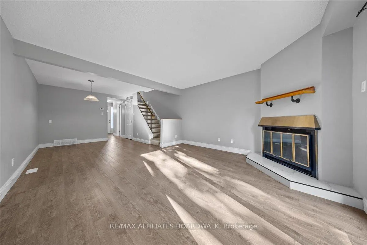 Photo 19 of 6482 Bilberry Drive W, Ottawa, Convent Glen North — HOMEH