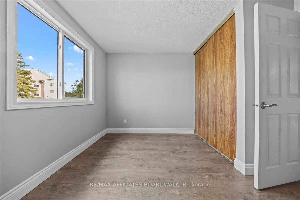 Photo 24 of 6482 Bilberry Drive W, Ottawa, Convent Glen North — HOMEH