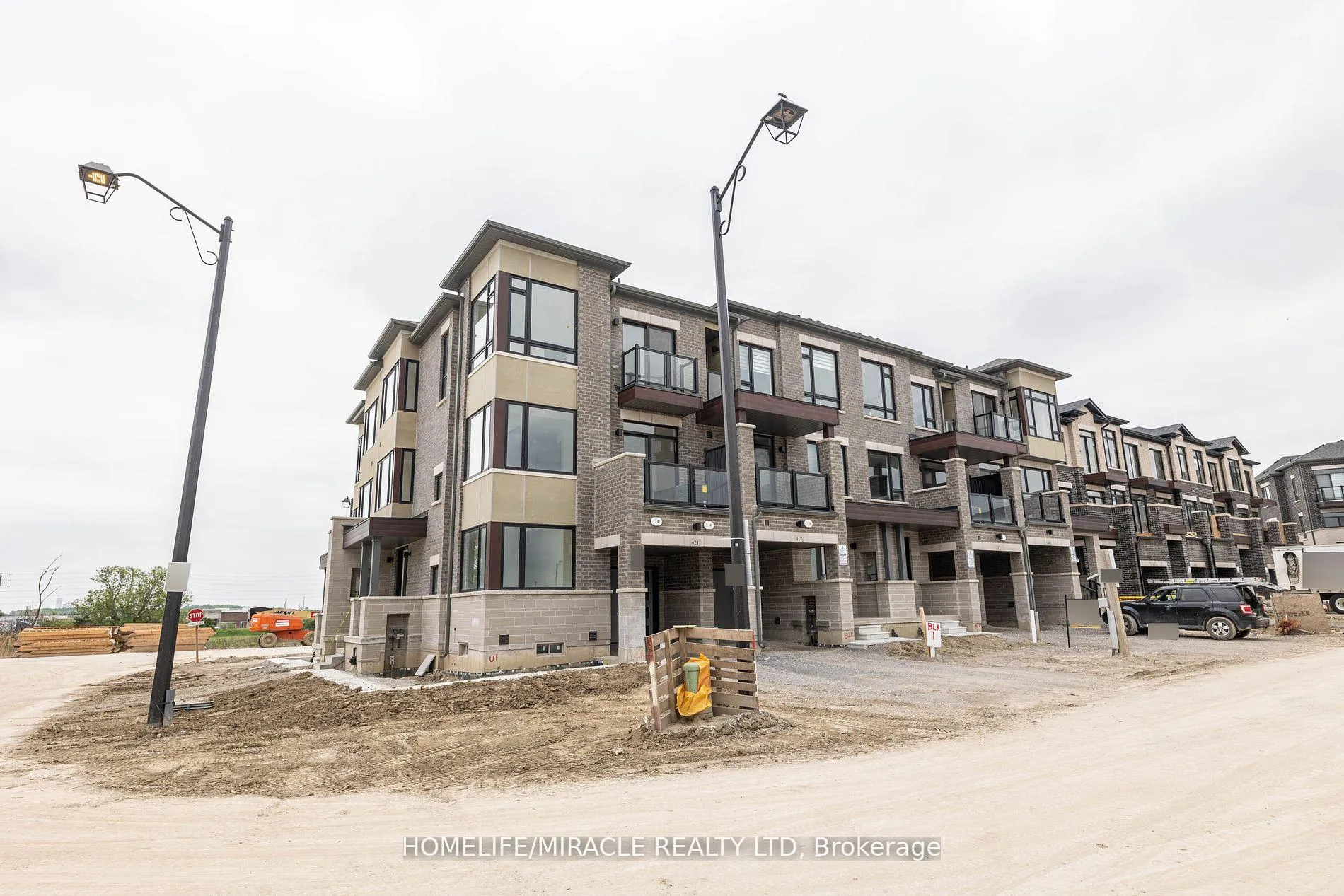 Photo 1 of 413 Tennant Circle, Vaughan, Vellore Village — HOMEH