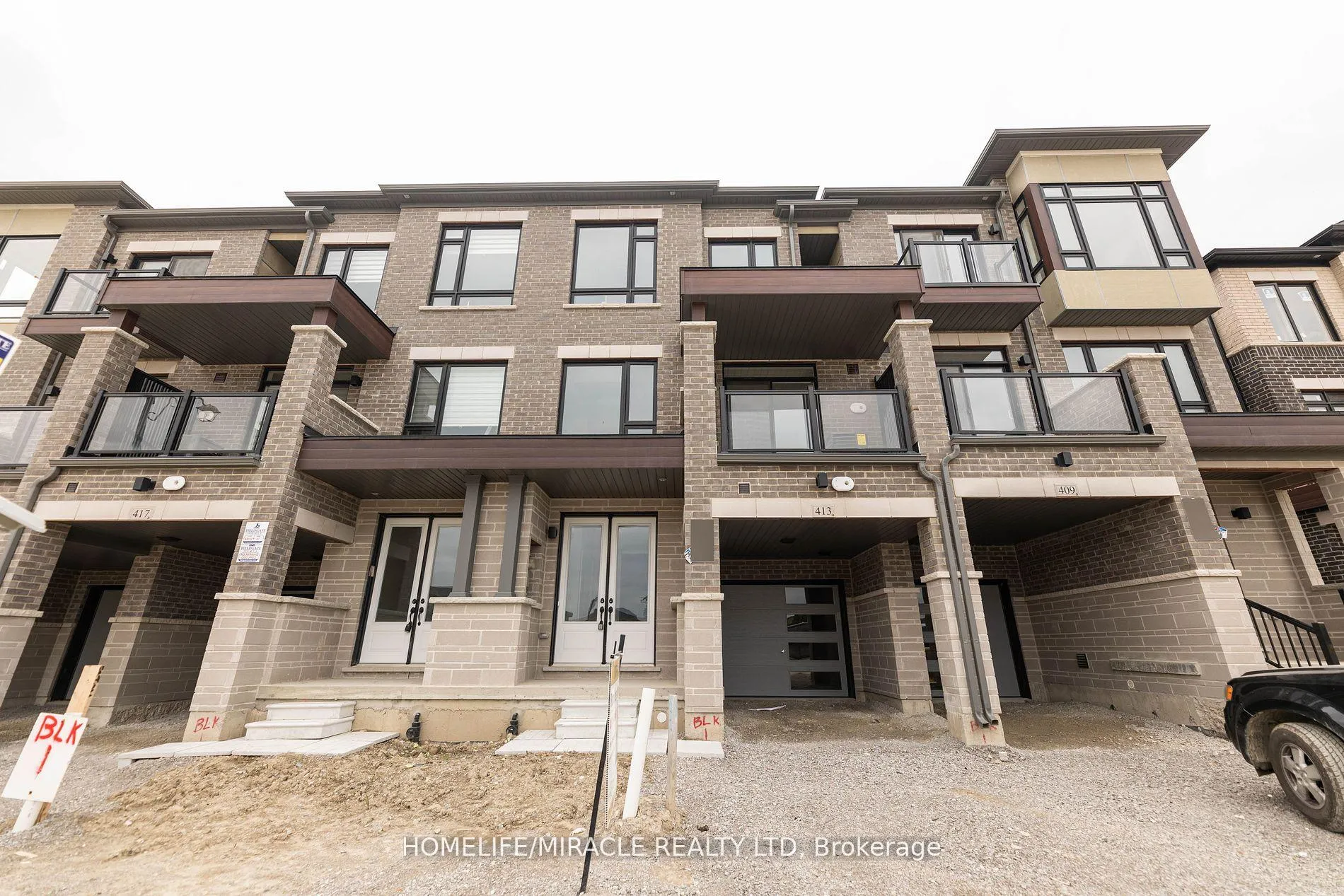 Photo 3 of 413 Tennant Circle, Vaughan, Vellore Village — HOMEH