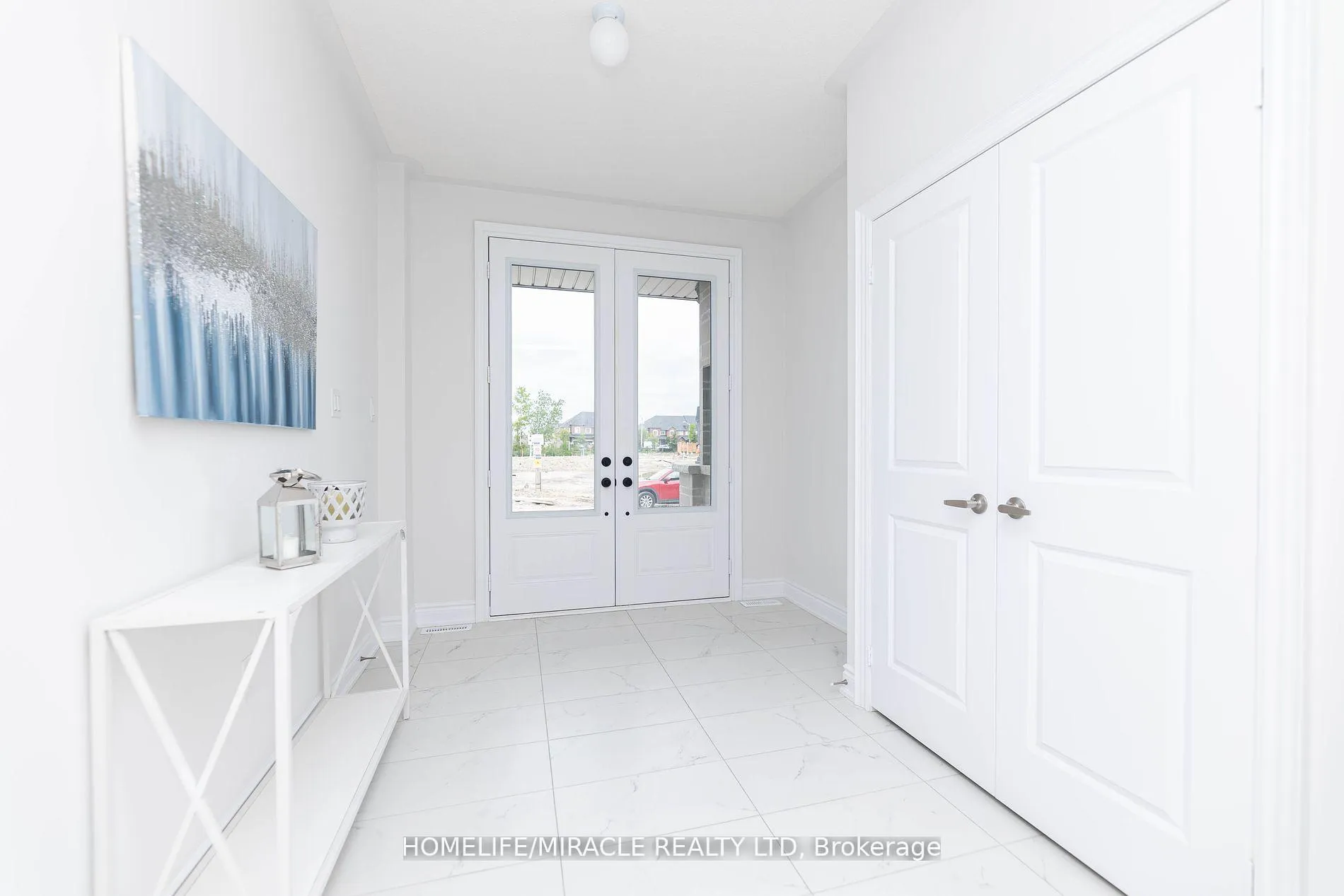 Photo 4 of 413 Tennant Circle, Vaughan, Vellore Village — HOMEH