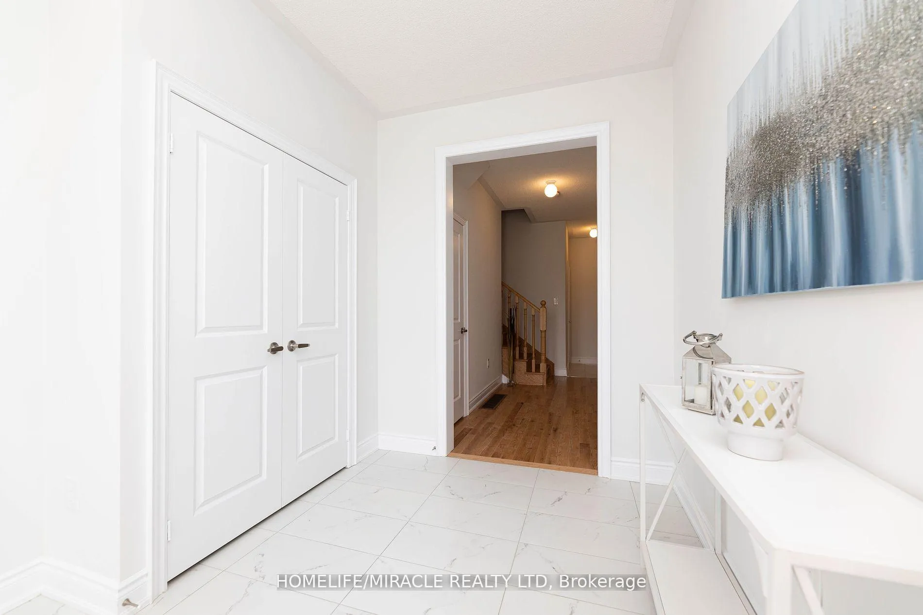 Photo 5 of 413 Tennant Circle, Vaughan, Vellore Village — HOMEH