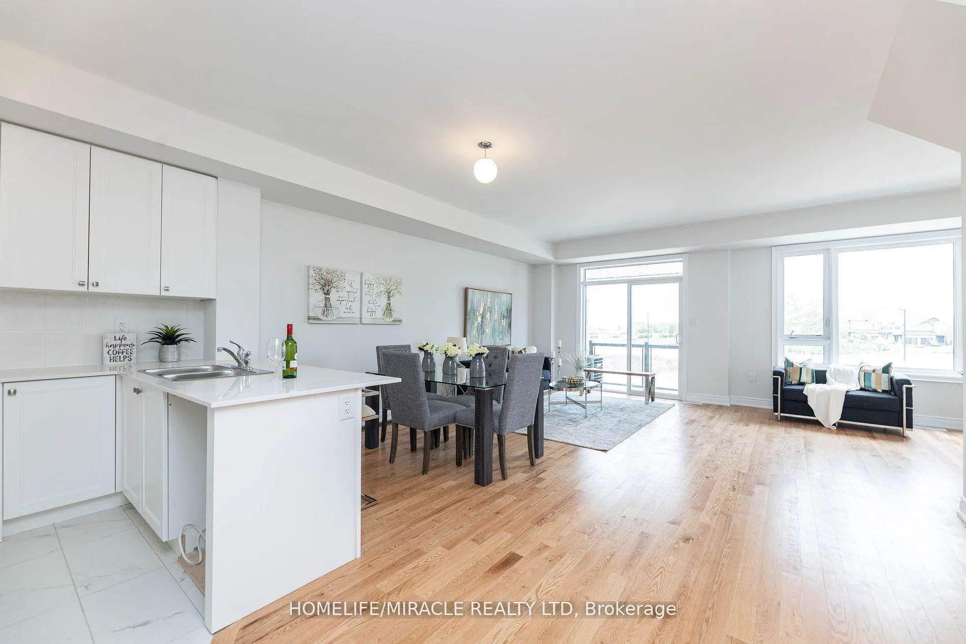 Photo 10 of 413 Tennant Circle, Vaughan, Vellore Village — HOMEH