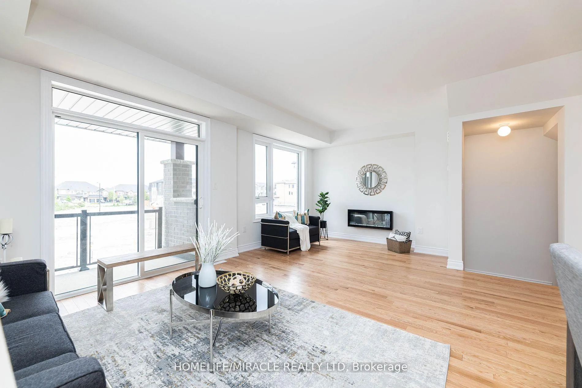 Photo 12 of 413 Tennant Circle, Vaughan, Vellore Village — HOMEH