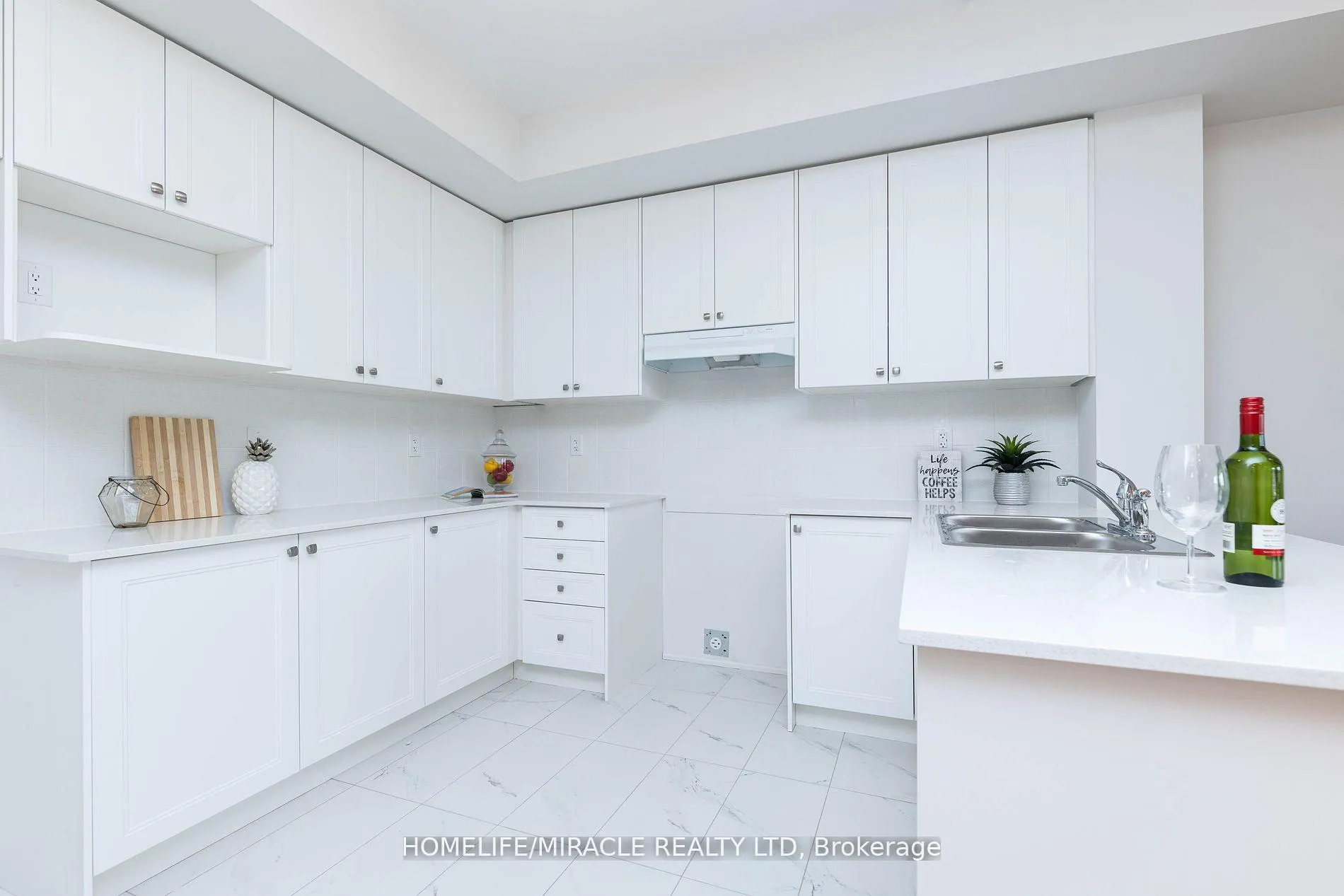 Photo 18 of 413 Tennant Circle, Vaughan, Vellore Village — HOMEH