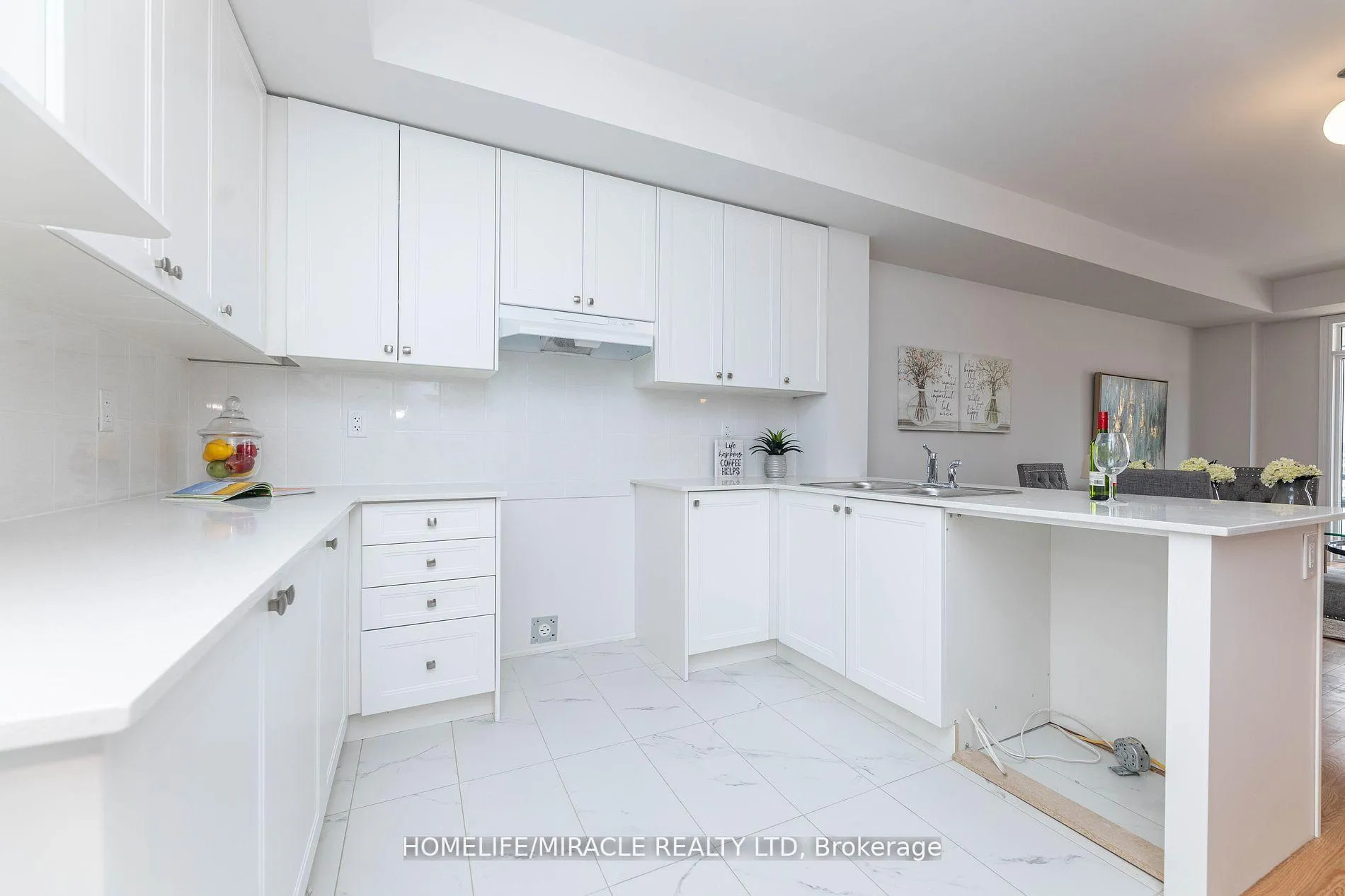 Photo 19 of 413 Tennant Circle, Vaughan, Vellore Village — HOMEH