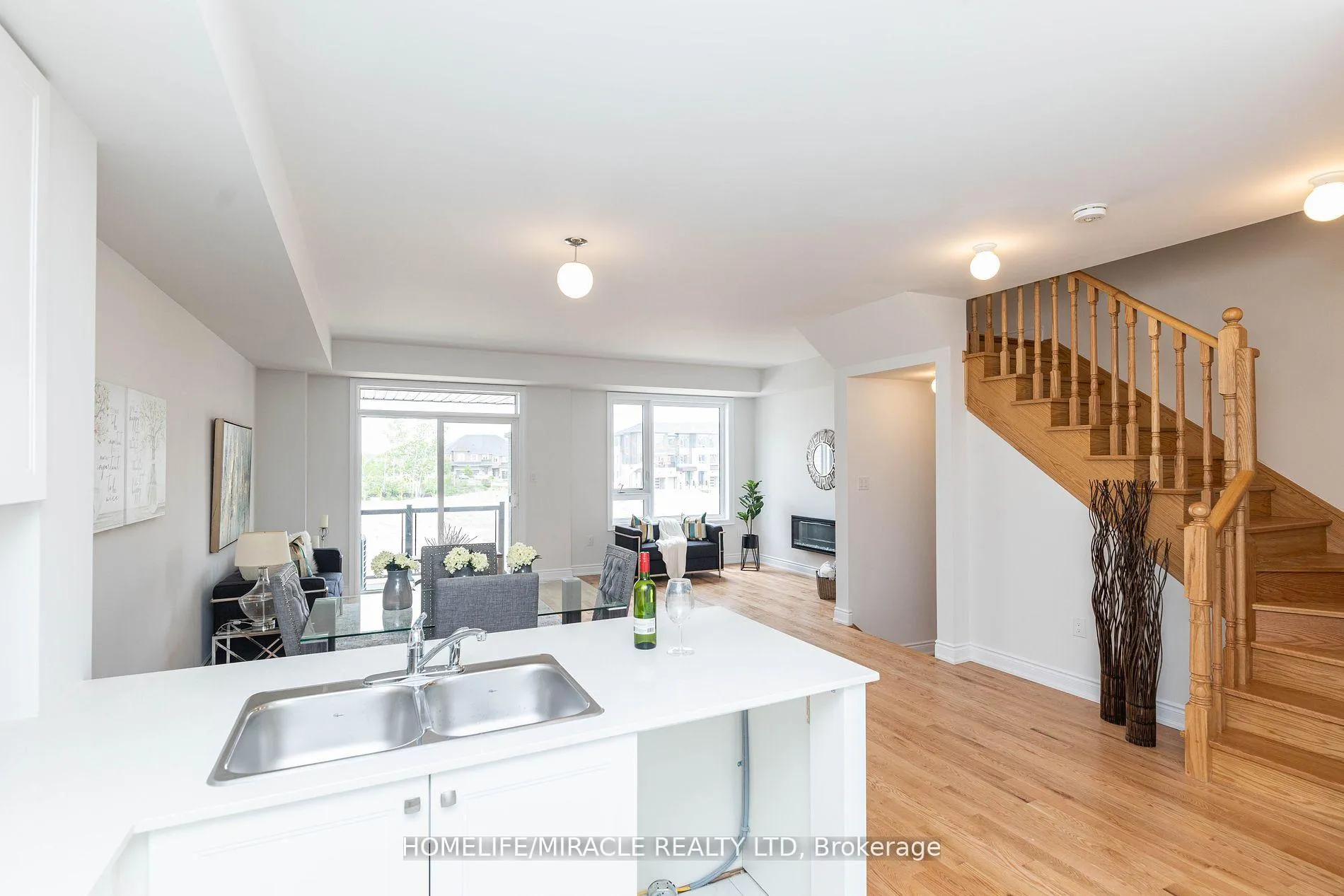 Photo 20 of 413 Tennant Circle, Vaughan, Vellore Village — HOMEH