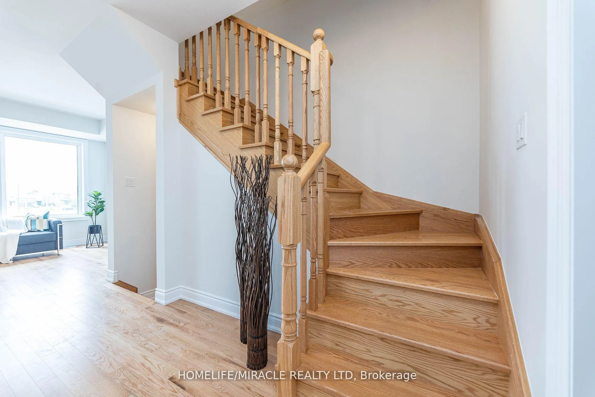 Photo 26 of 413 Tennant Circle, Vaughan, Vellore Village — HOMEH