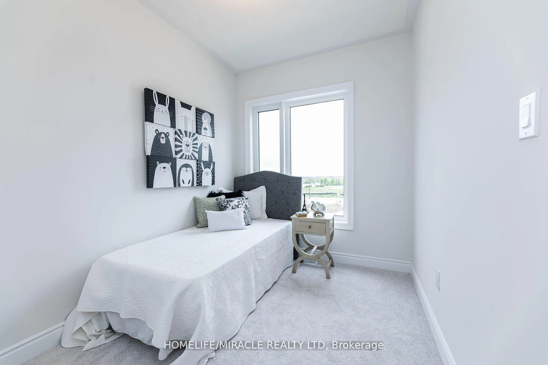 Photo 33 of 413 Tennant Circle, Vaughan, Vellore Village — HOMEH