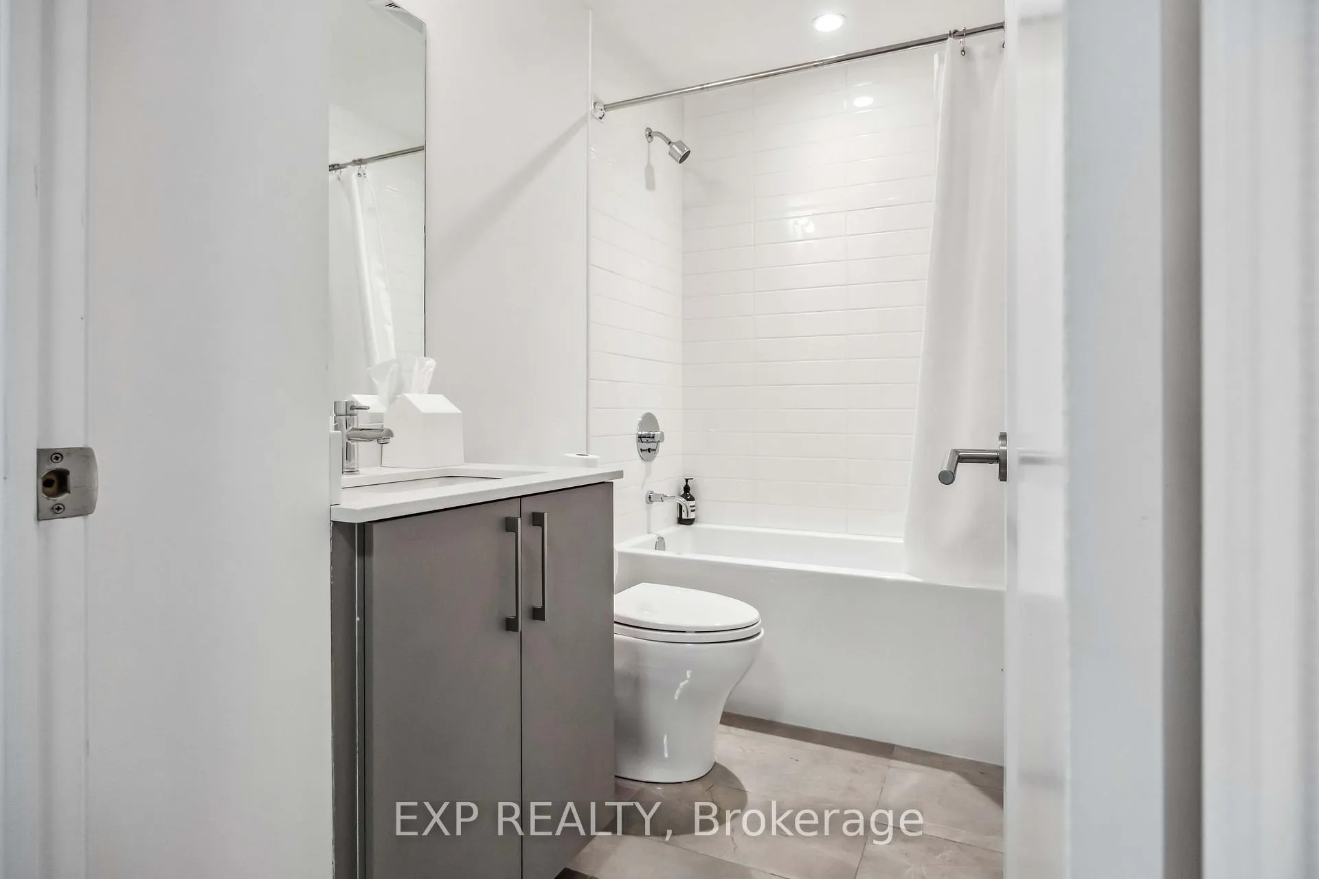Photo 24 of Unit 1907, 88 Cumberland Street, Toronto, The Annex — HOMEH