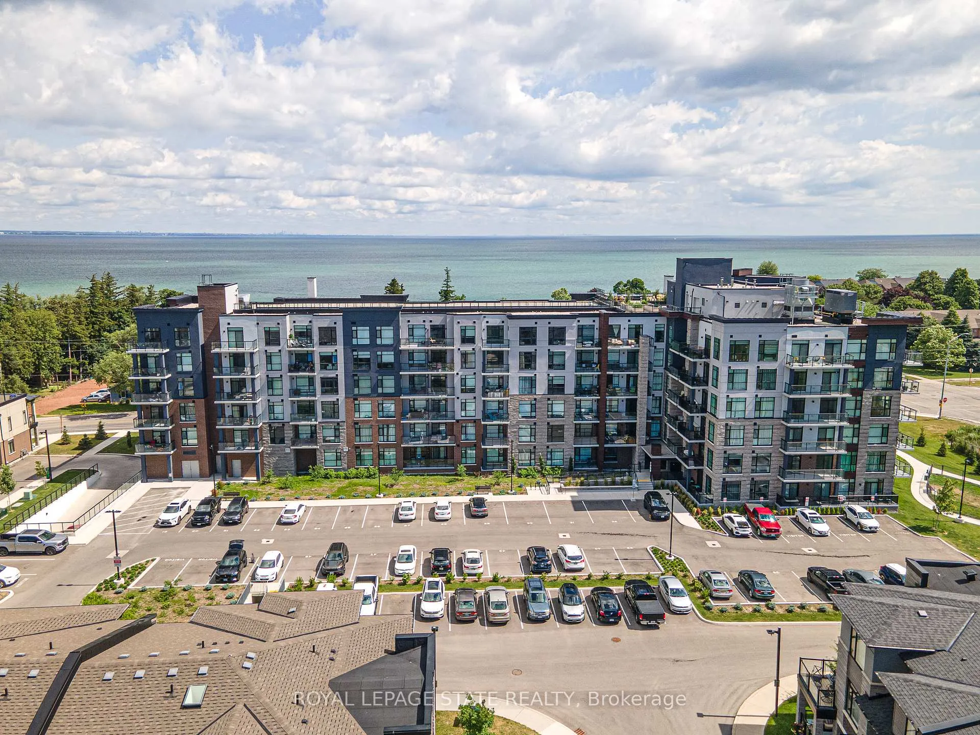 Front of Unit 418, 600 North Service Road