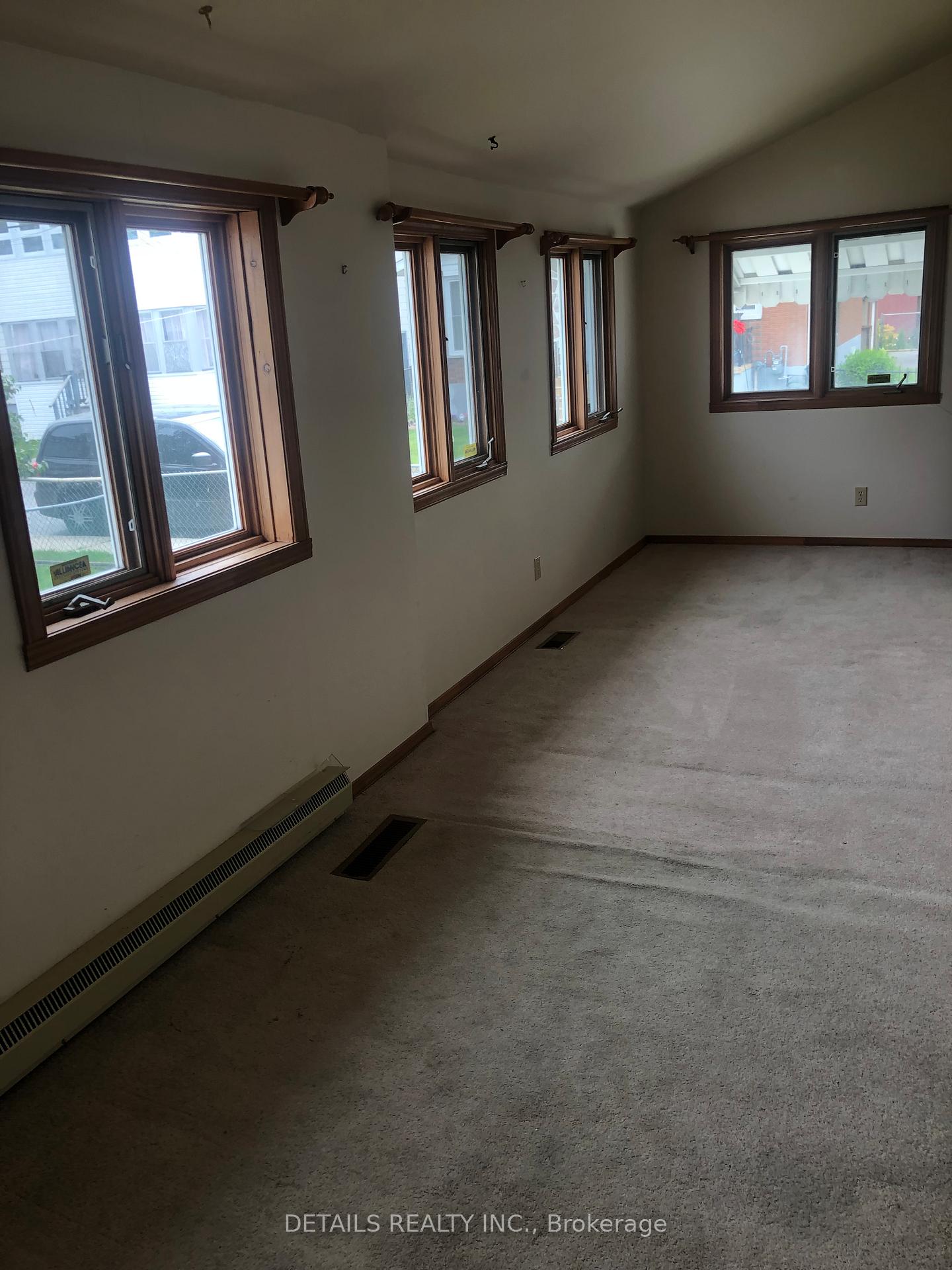 Photo 11 of 238 Prince Arthur Street S, Cornwall — HOMEH