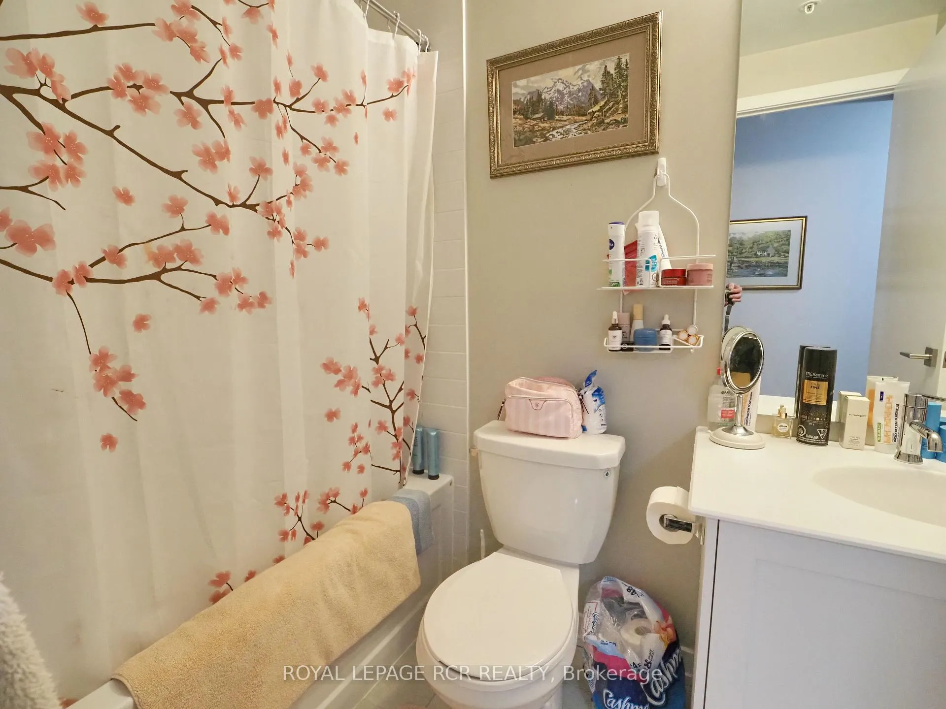 Photo 11 of Unit 208, 50 Ann Street, Caledon, Bolton West — HOMEH