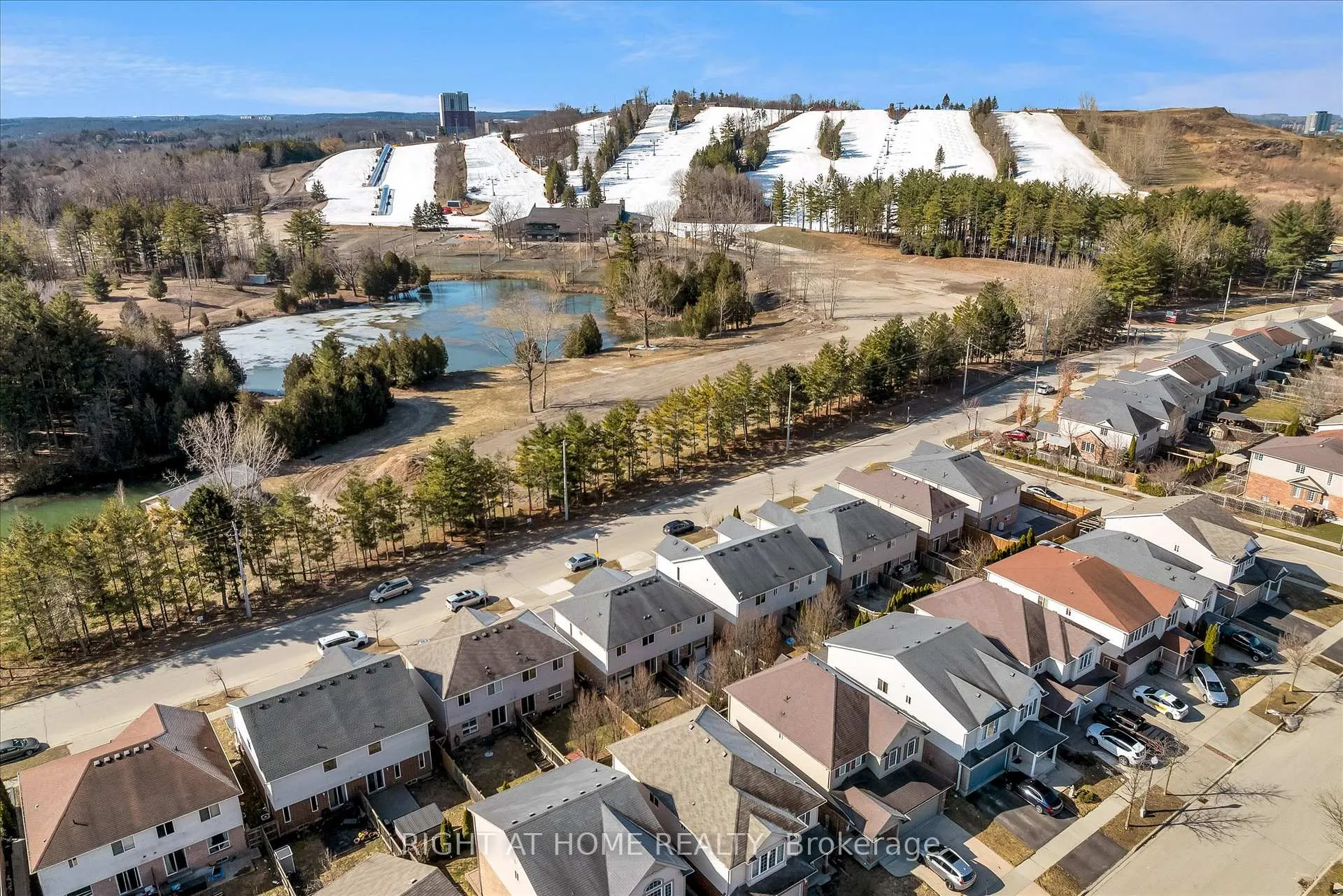 Photo 31 of 175 Sims Estate Drive, Kitchener — HOMEH
