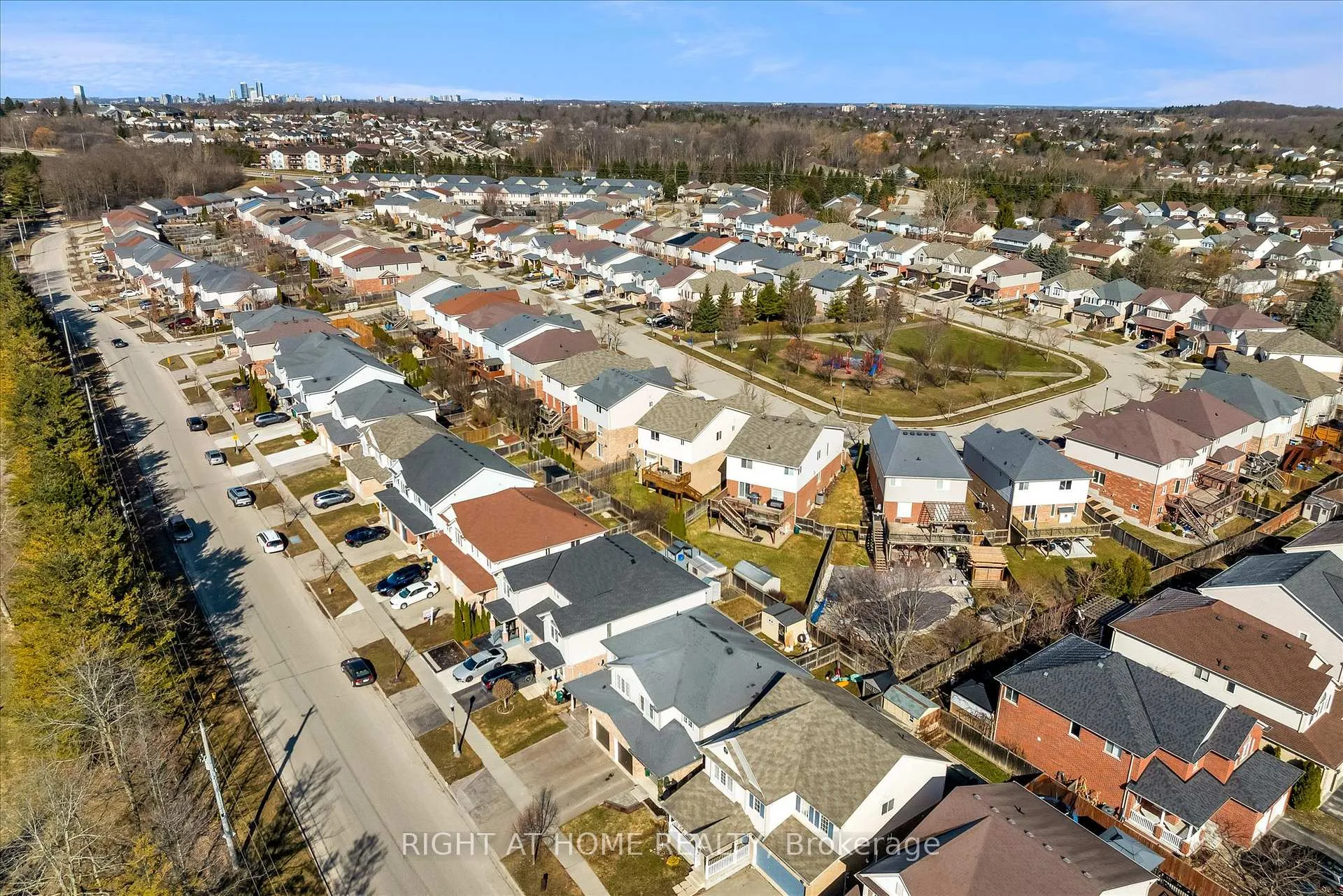 Photo 32 of 175 Sims Estate Drive, Kitchener — HOMEH