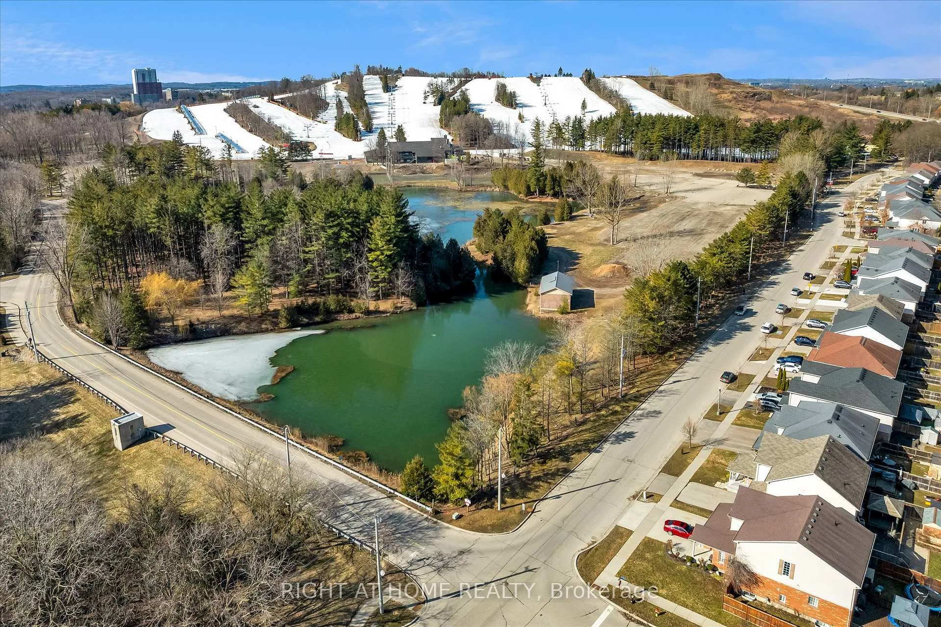 Photo 35 of 175 Sims Estate Drive, Kitchener — HOMEH