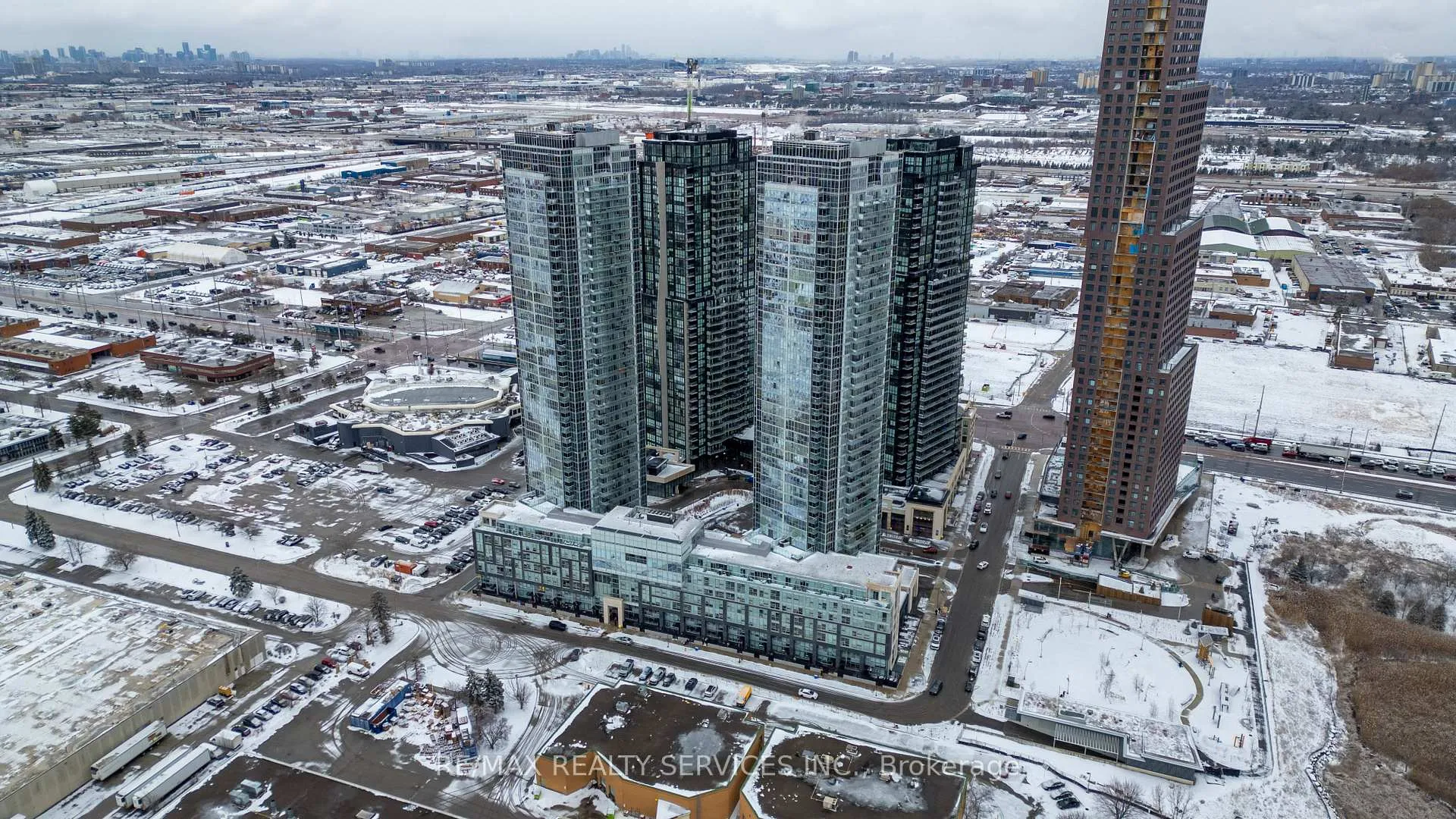 Photo 4 of Unit 215, 2908 Highway 7 Road, Vaughan, Concord — HOMEH