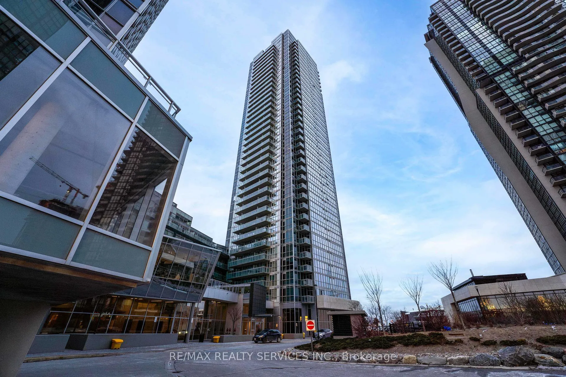 Photo 6 of Unit 215, 2908 Highway 7 Road, Vaughan, Concord — HOMEH