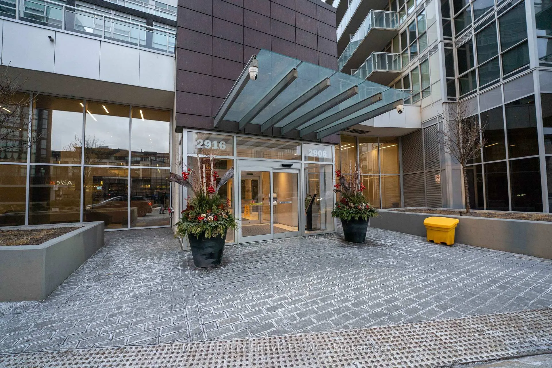 Photo 8 of Unit 215, 2908 Highway 7 Road, Vaughan, Concord — HOMEH