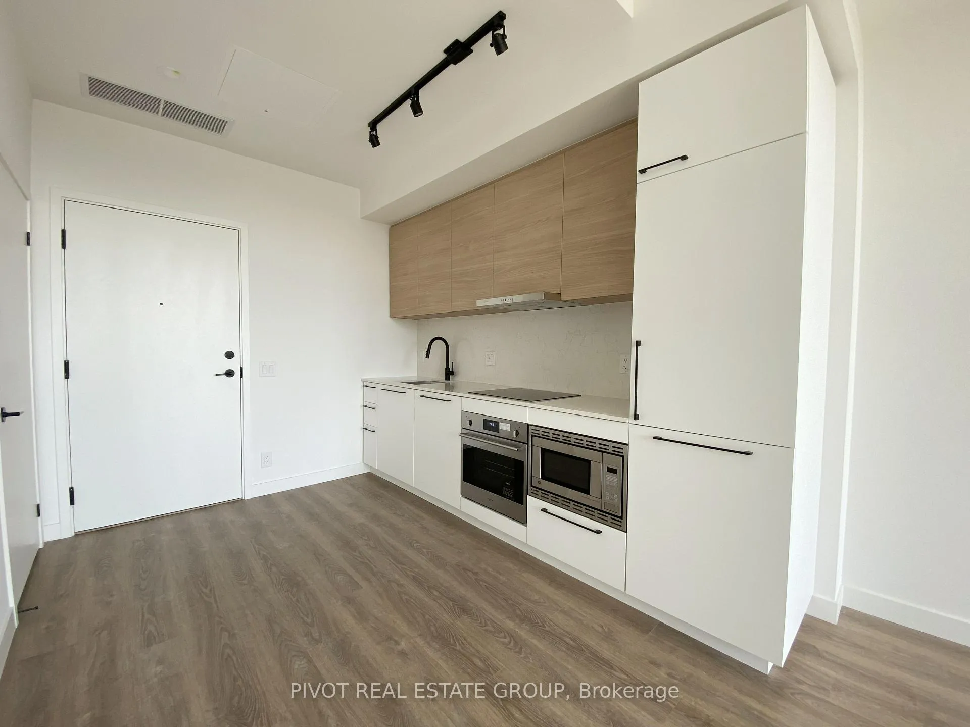 Photo 2 of Unit 814, 1050 Eastern Avenue, Toronto, The Beaches — HOMEH