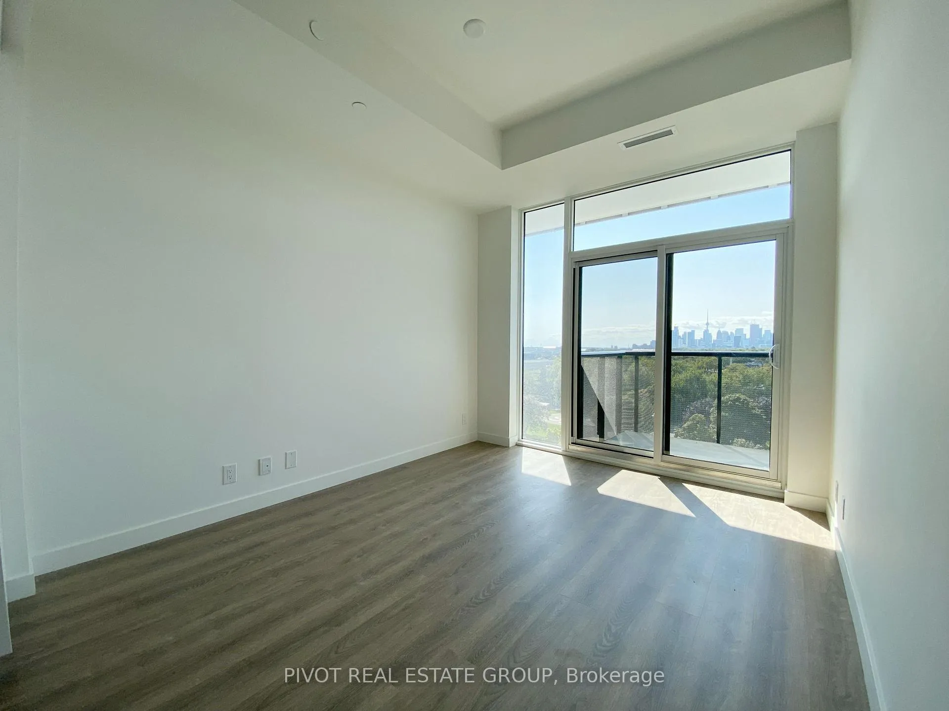 Photo 3 of Unit 814, 1050 Eastern Avenue, Toronto, The Beaches — HOMEH