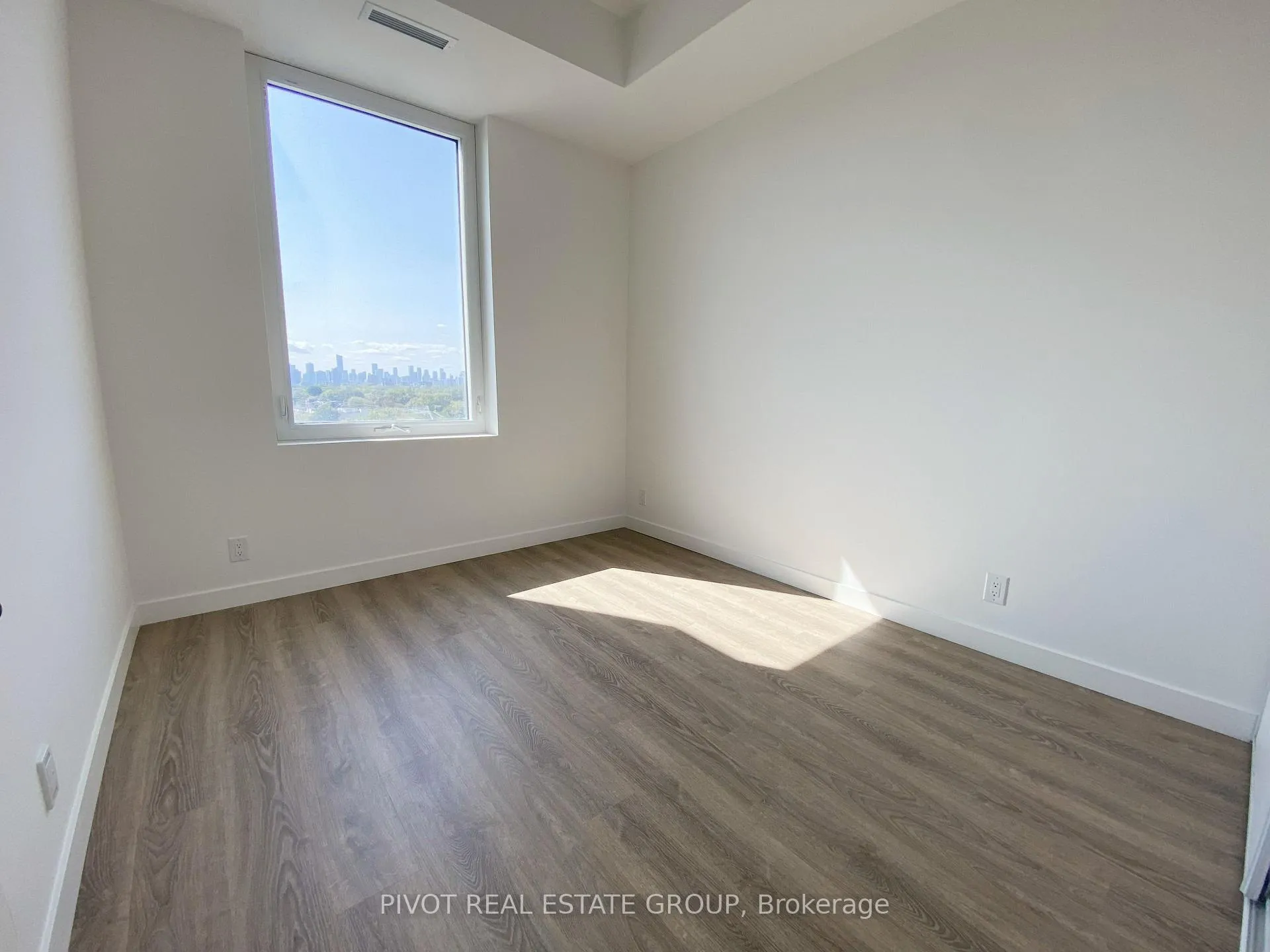 Photo 4 of Unit 814, 1050 Eastern Avenue, Toronto, The Beaches — HOMEH