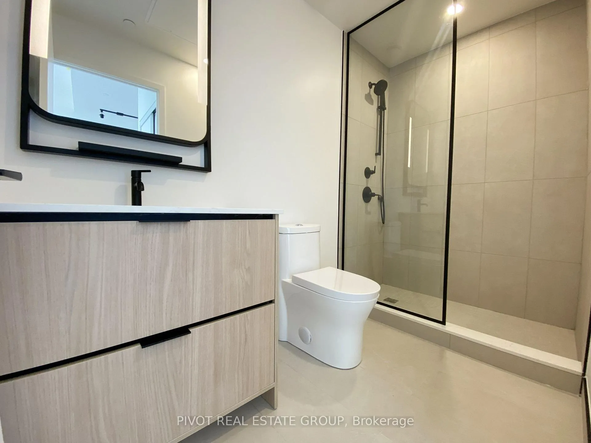 Photo 5 of Unit 814, 1050 Eastern Avenue, Toronto, The Beaches — HOMEH