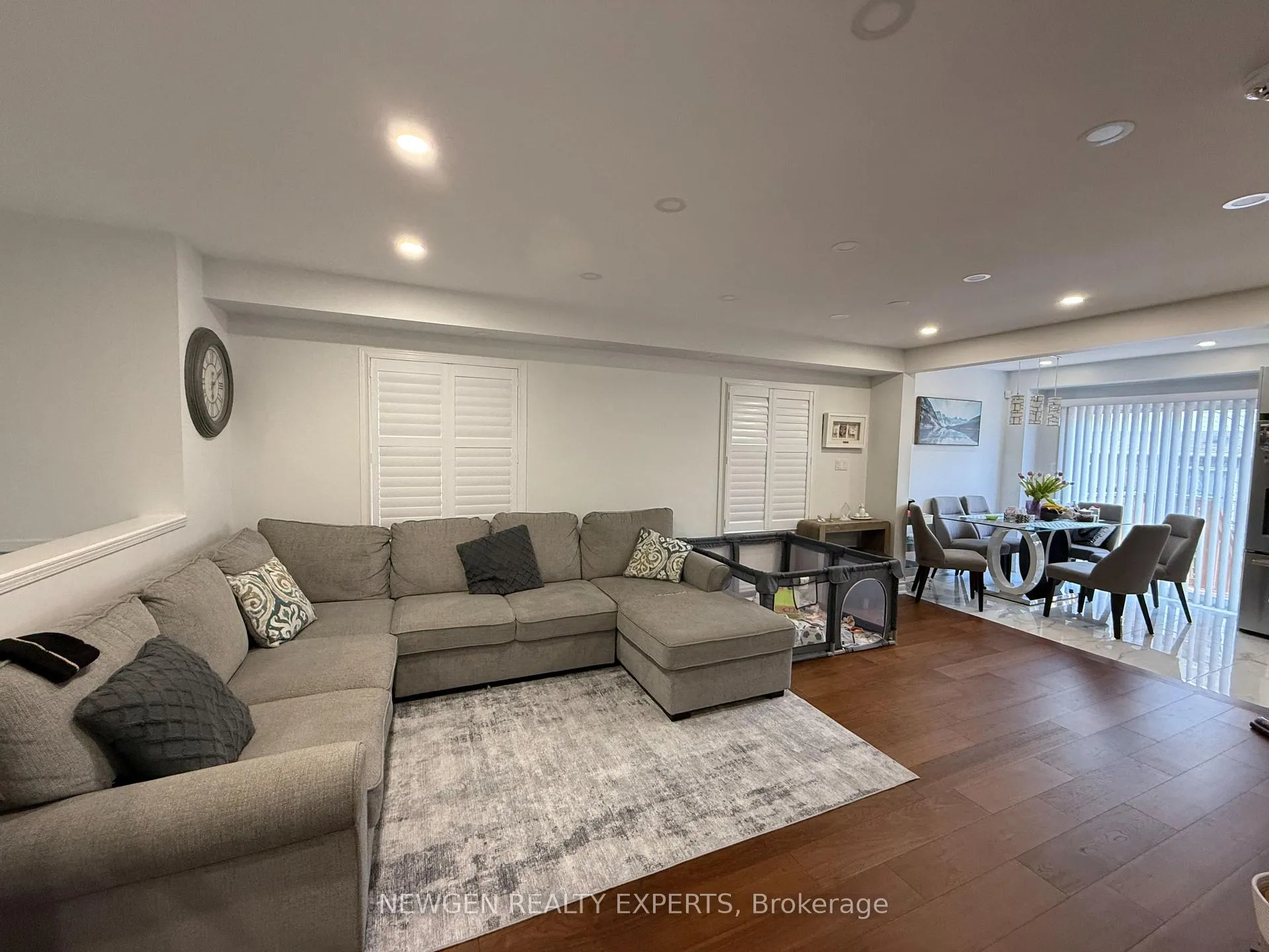 Photo 4 of 22 Rochefort Drive, Toronto, Flemingdon Park — HOMEH