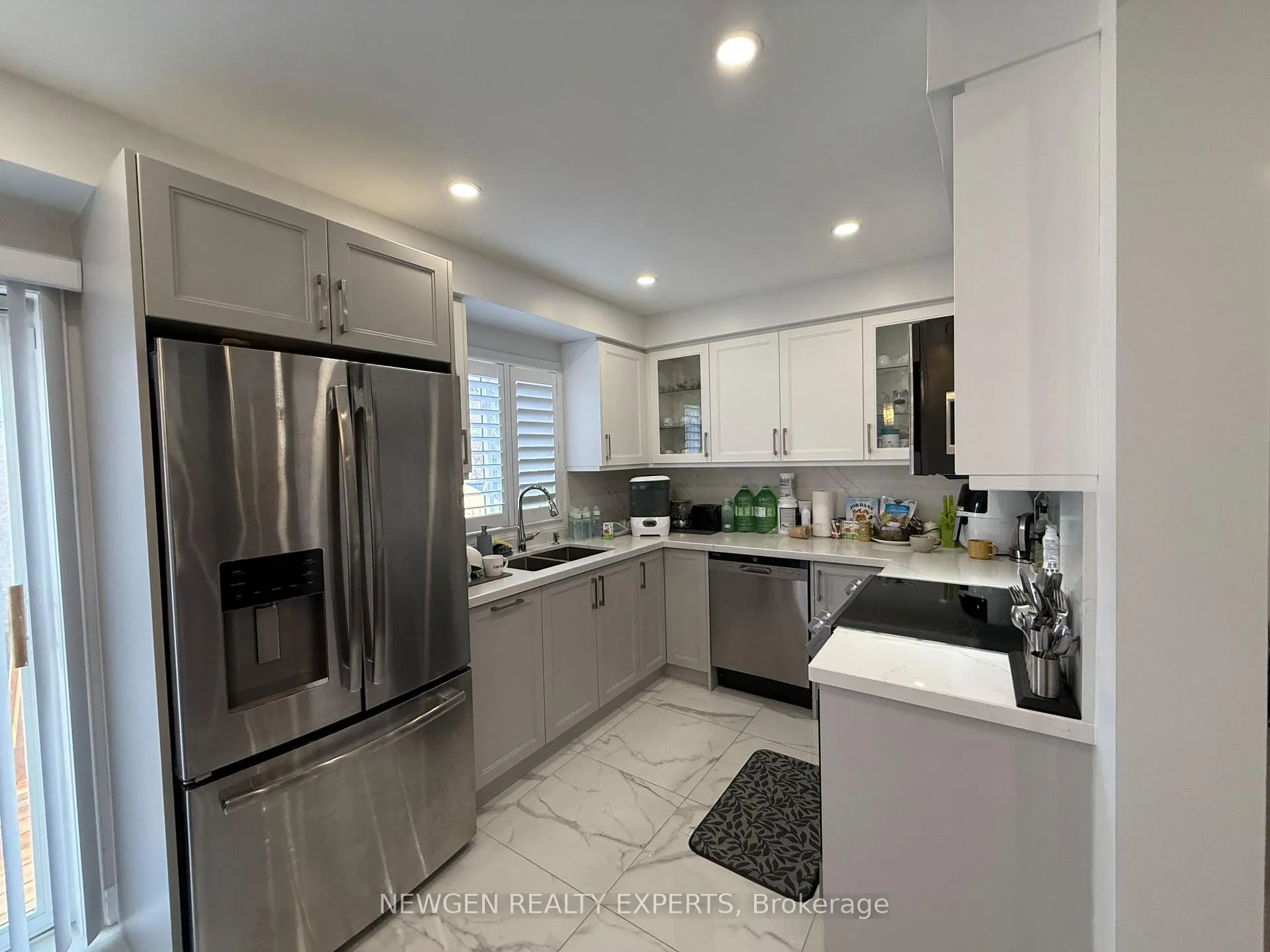 Photo 10 of 22 Rochefort Drive, Toronto, Flemingdon Park — HOMEH