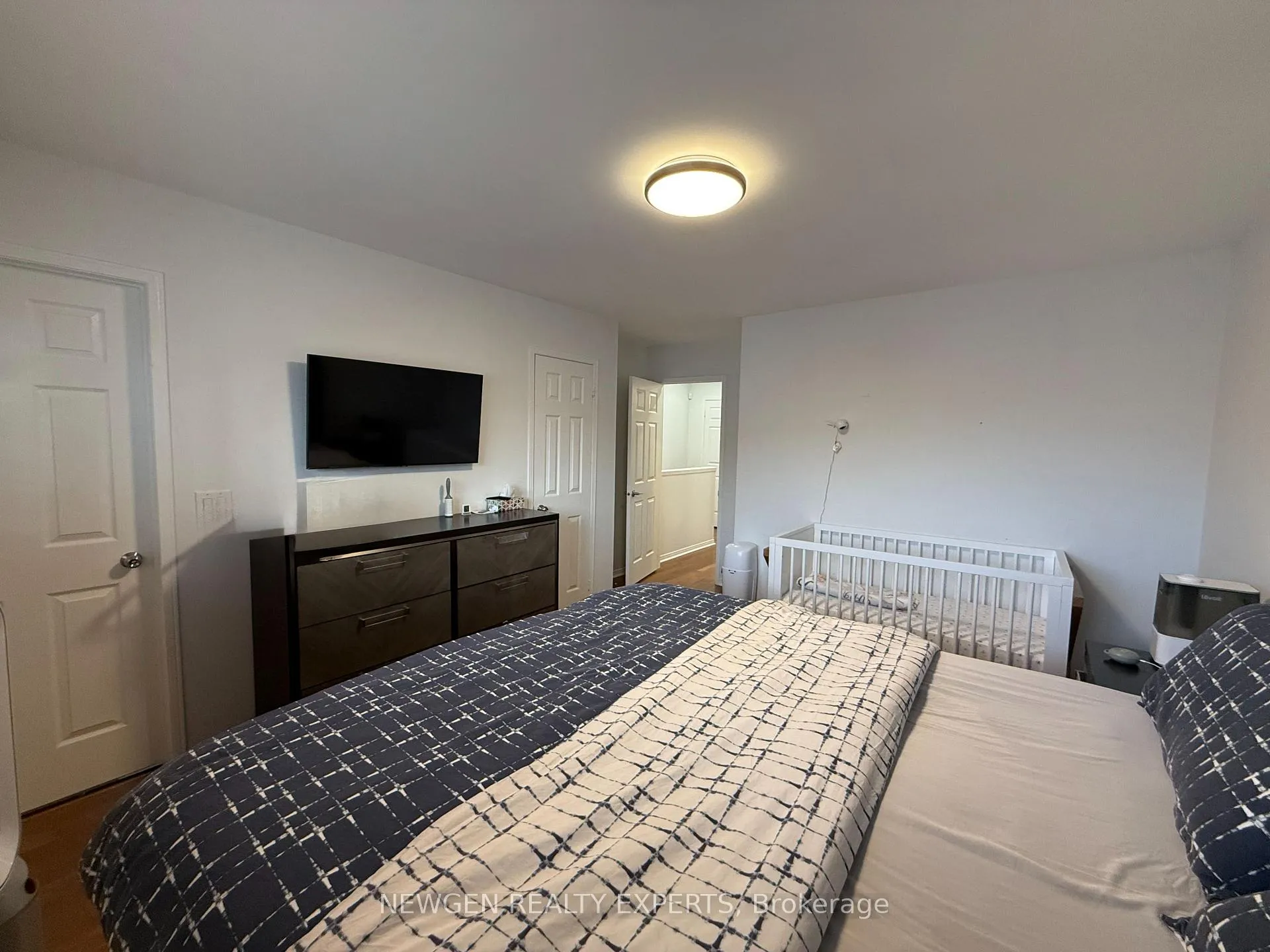 Photo 17 of 22 Rochefort Drive, Toronto, Flemingdon Park — HOMEH