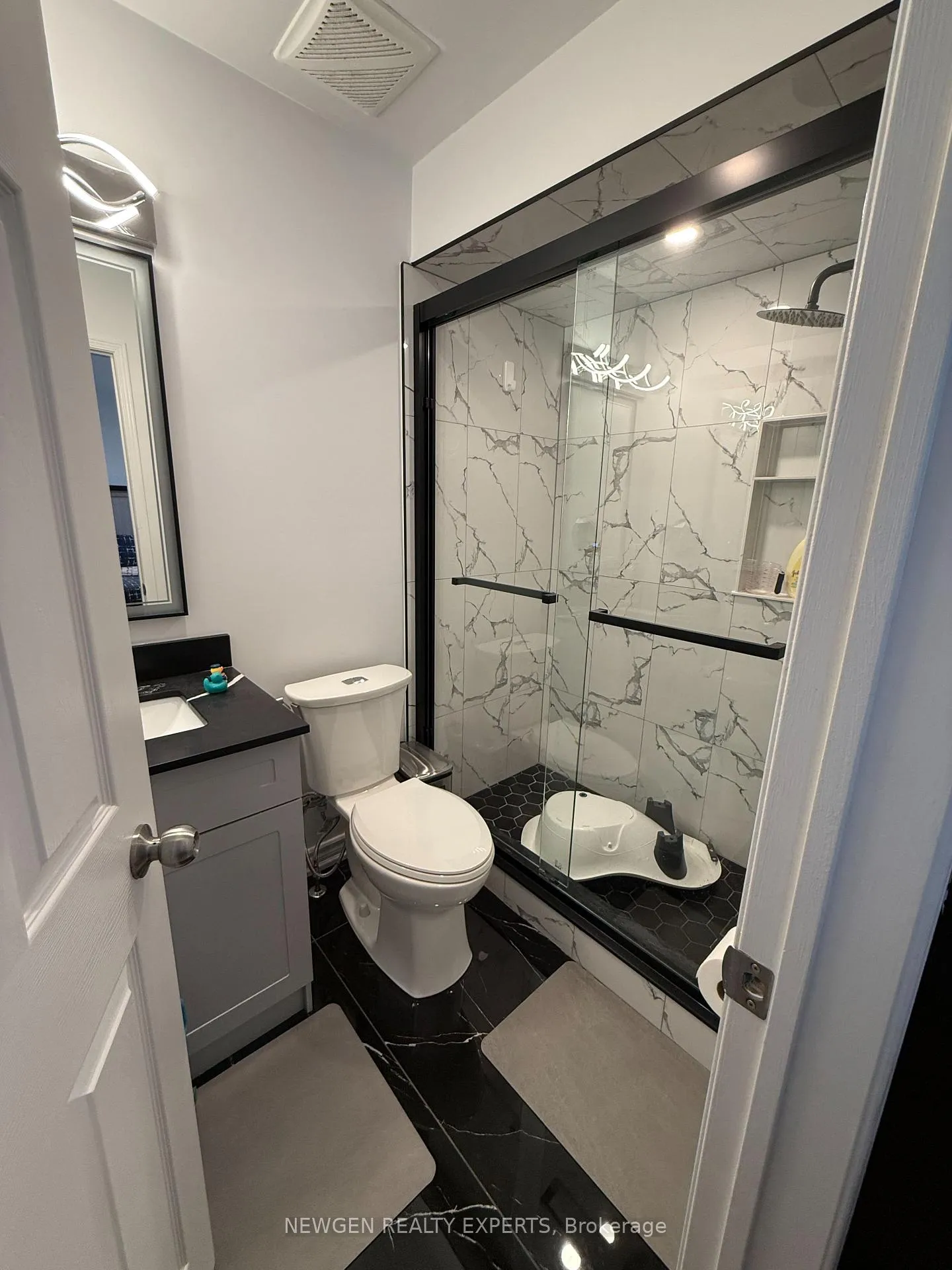 Photo 19 of 22 Rochefort Drive, Toronto, Flemingdon Park — HOMEH