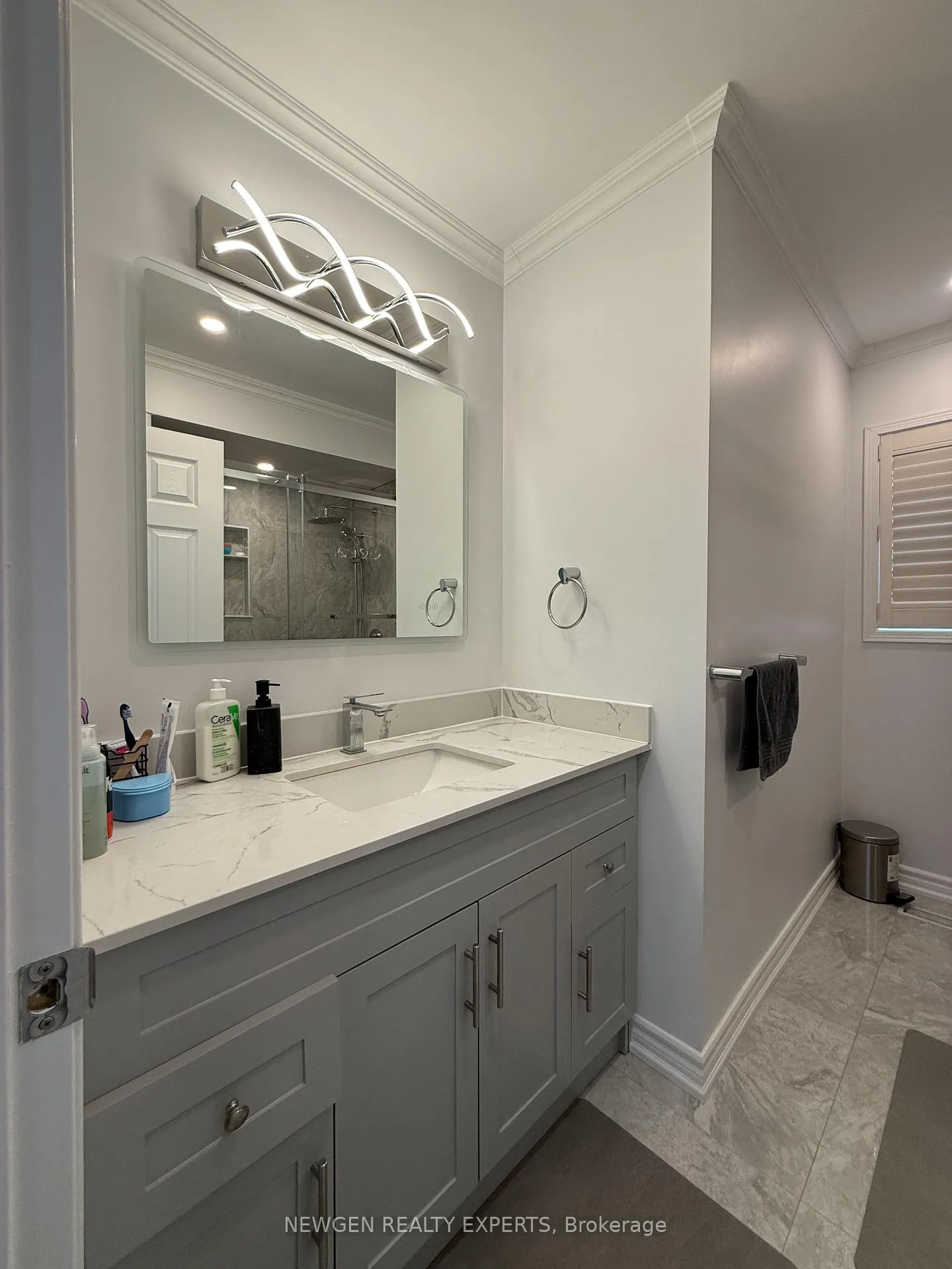 Photo 25 of 22 Rochefort Drive, Toronto, Flemingdon Park — HOMEH