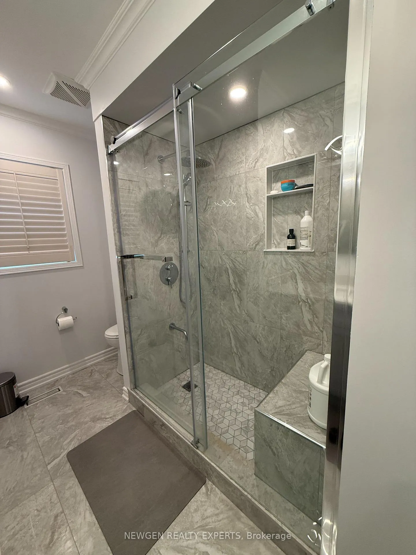 Photo 27 of 22 Rochefort Drive, Toronto, Flemingdon Park — HOMEH