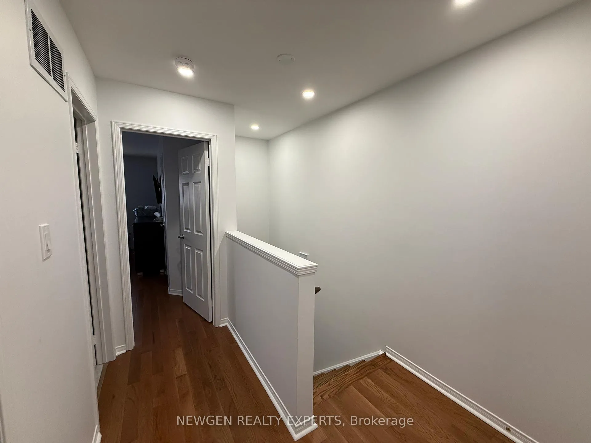 Photo 29 of 22 Rochefort Drive, Toronto, Flemingdon Park — HOMEH