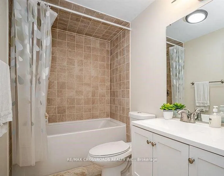Photo 6 of 2 Wedgewood Place, Vaughan, Concord — HOMEH