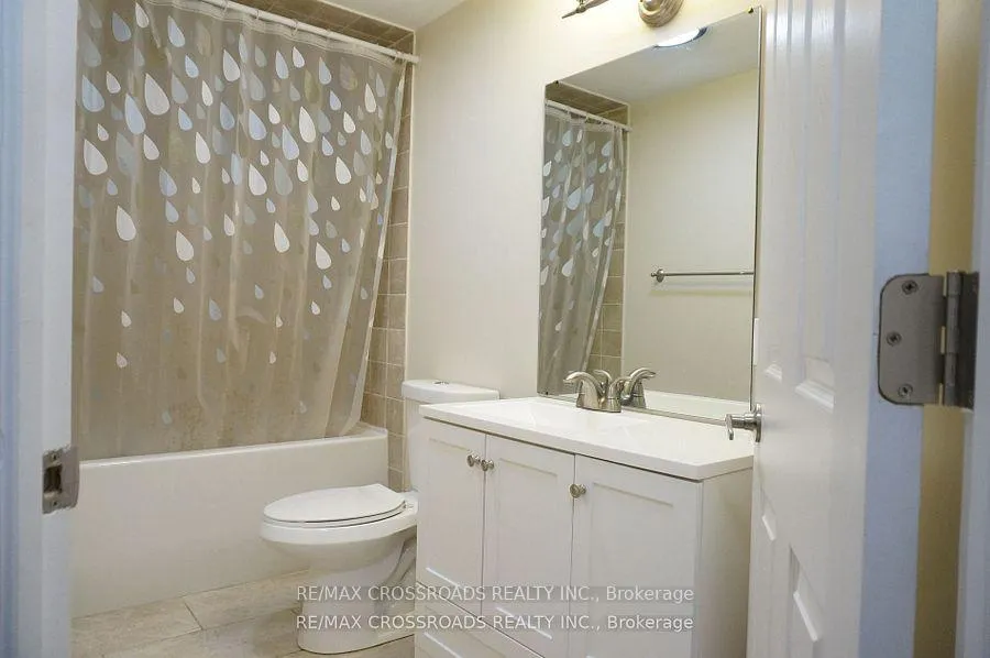 Photo 7 of 2 Wedgewood Place, Vaughan, Concord — HOMEH