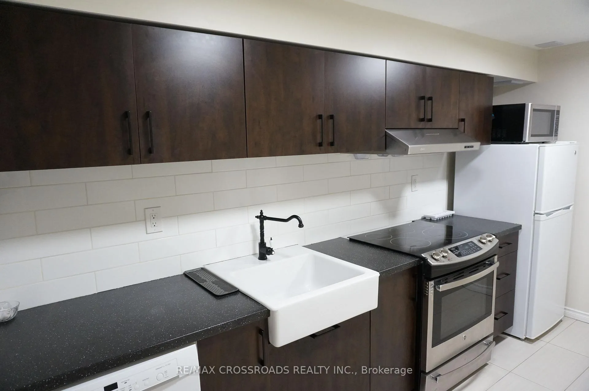 Photo 11 of 2 Wedgewood Place, Vaughan, Concord — HOMEH