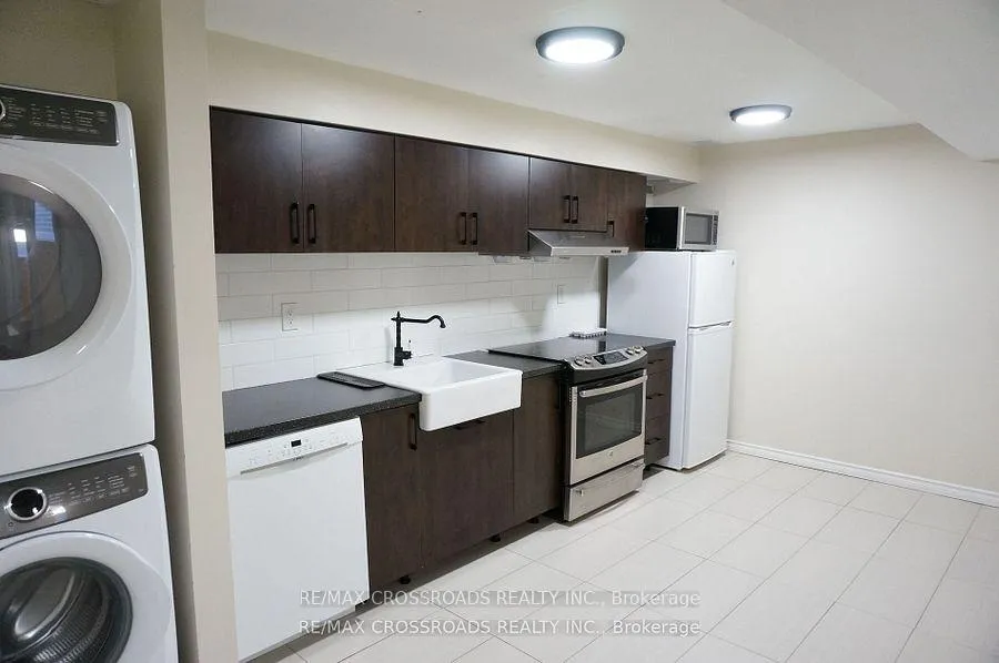 Photo 12 of 2 Wedgewood Place, Vaughan, Concord — HOMEH
