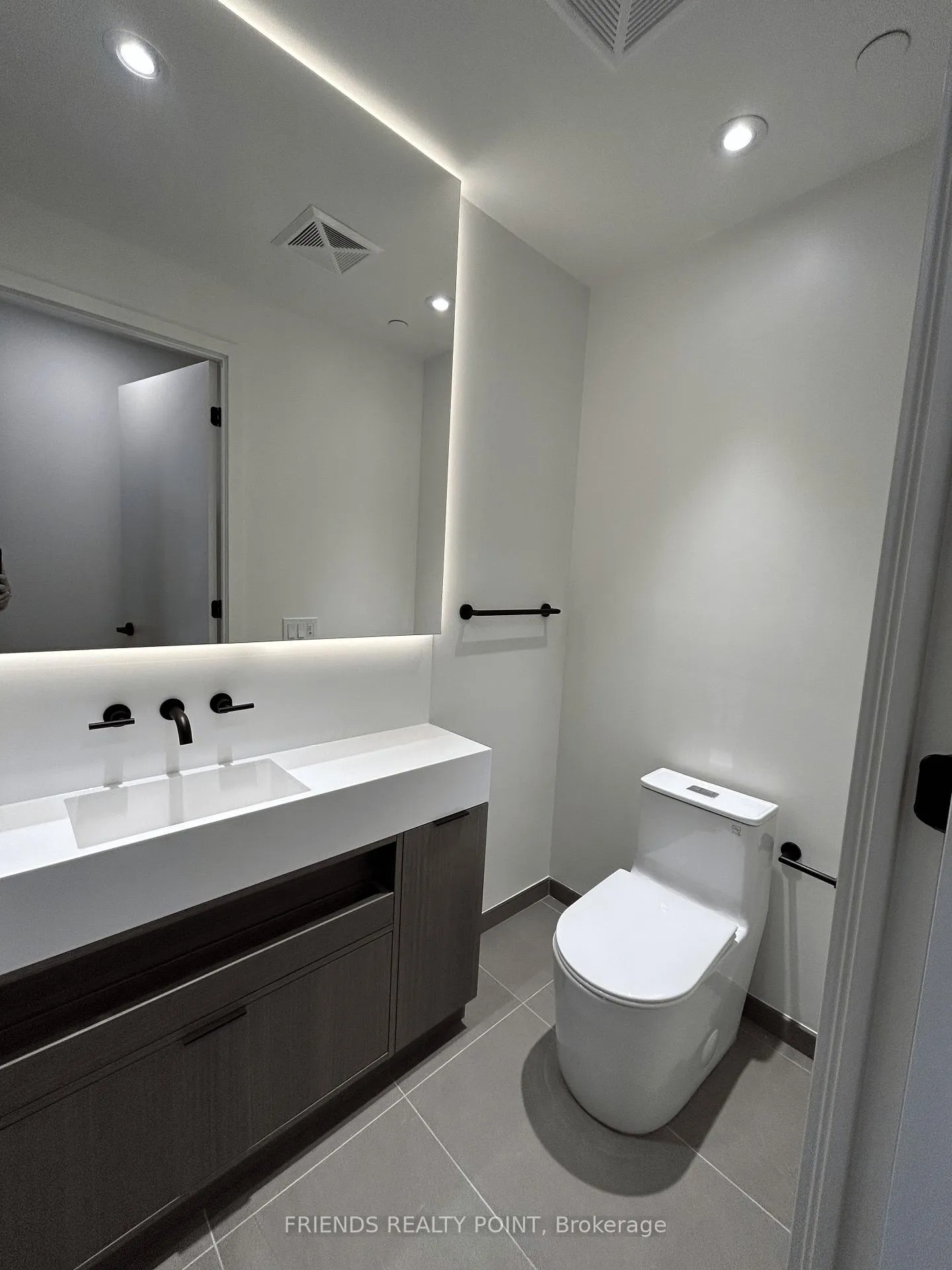 Photo 5 of Unit 1405, 55 Charles Street E, Toronto, Church-Yonge Corridor — HOMEH