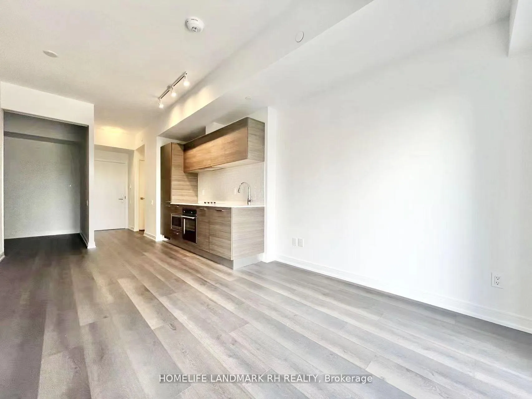 Photo 5 of Unit 511, 3 Gloucester Street, Toronto, Church-Yonge Corridor — HOMEH