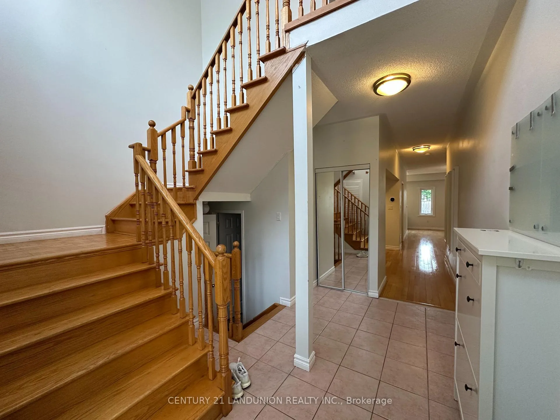 Photo 2 of 172 Hollywood Hill Circle, Vaughan, Vellore Village — HOMEH