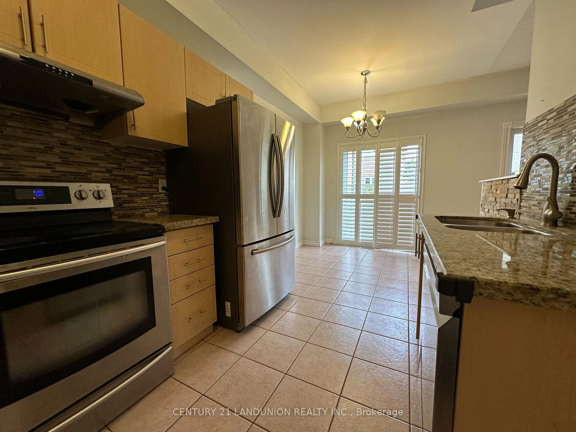 Photo 4 of 172 Hollywood Hill Circle, Vaughan, Vellore Village — HOMEH