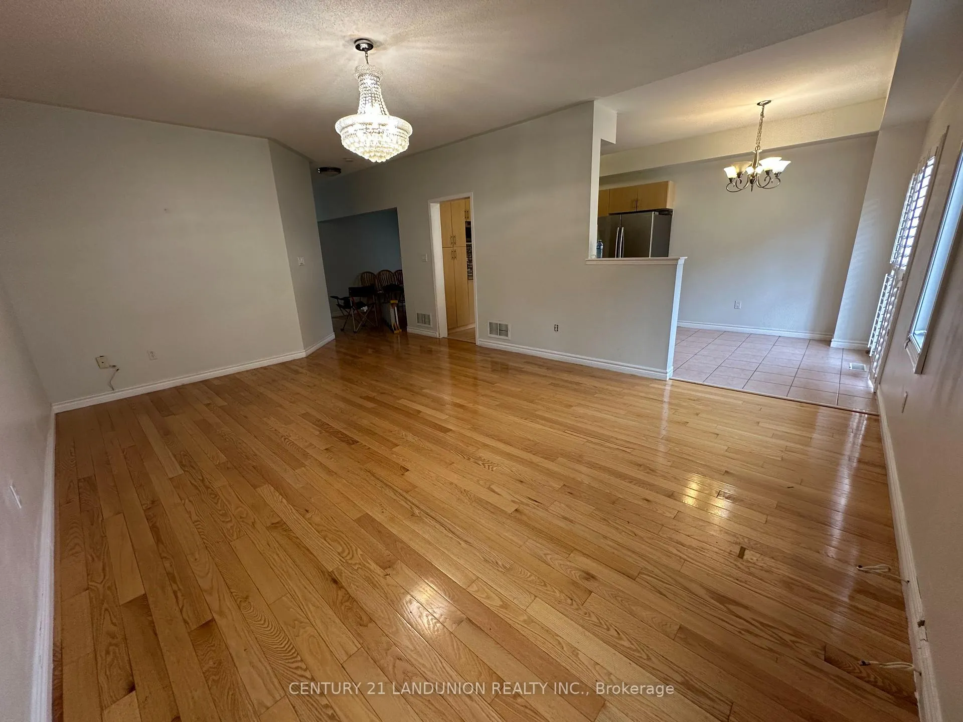 Photo 6 of 172 Hollywood Hill Circle, Vaughan, Vellore Village — HOMEH