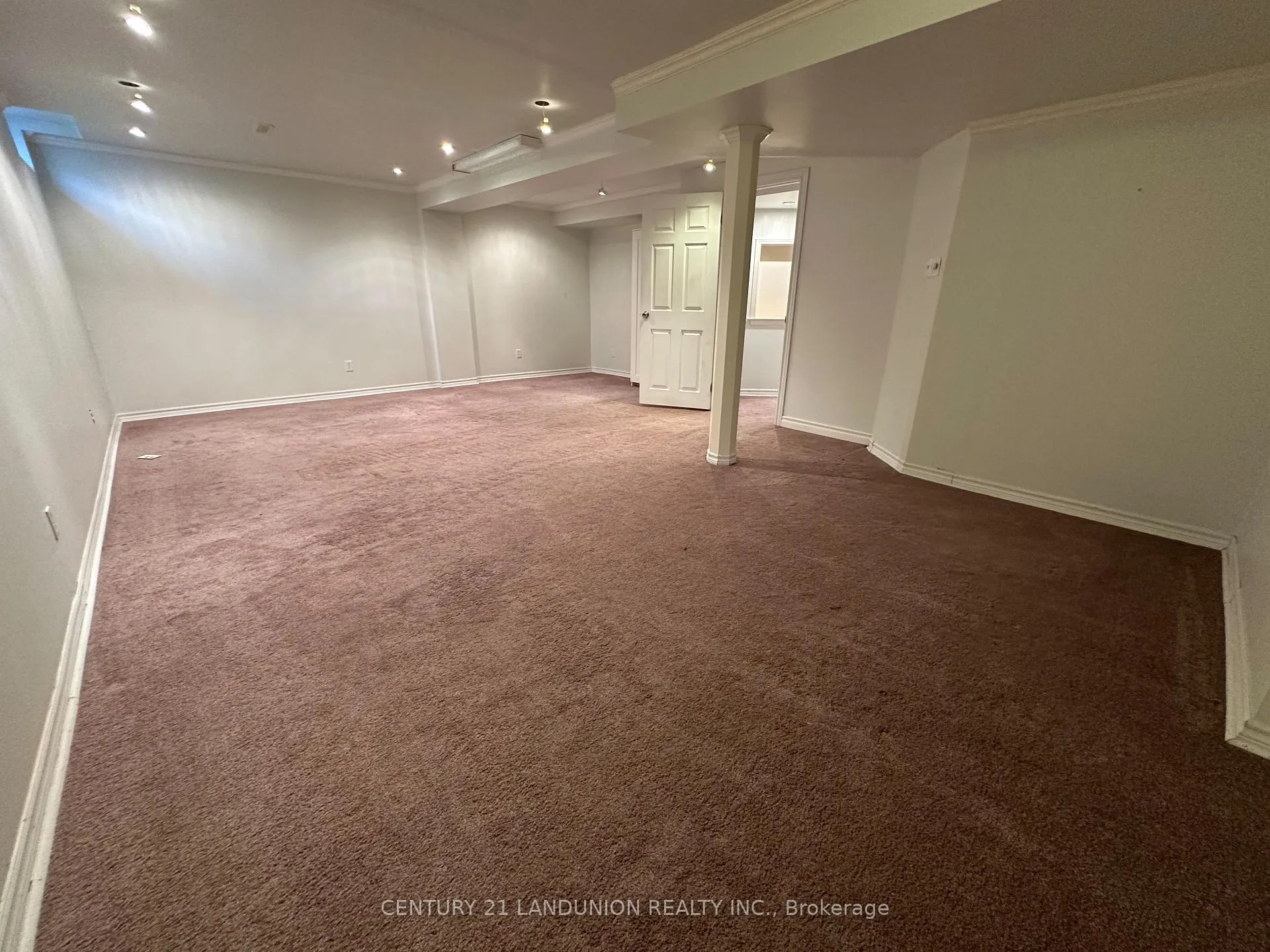 Photo 12 of 172 Hollywood Hill Circle, Vaughan, Vellore Village — HOMEH