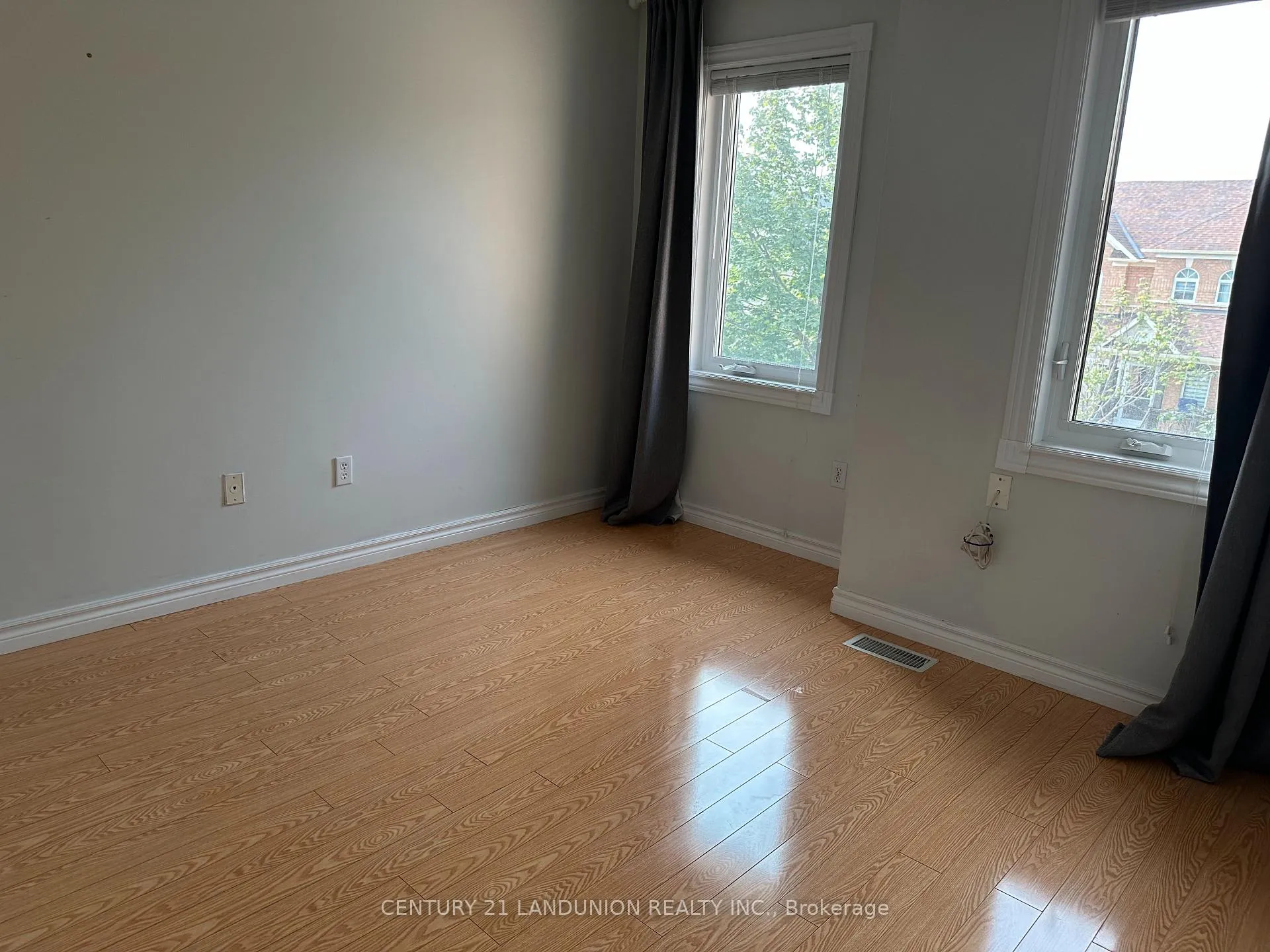 Photo 15 of 172 Hollywood Hill Circle, Vaughan, Vellore Village — HOMEH