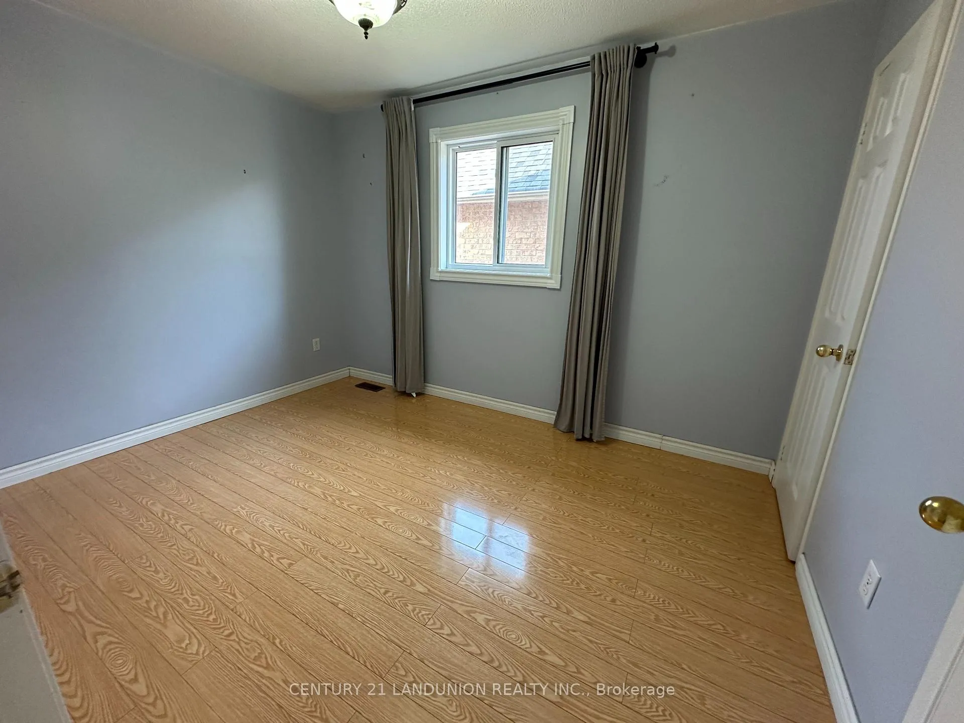 Photo 17 of 172 Hollywood Hill Circle, Vaughan, Vellore Village — HOMEH