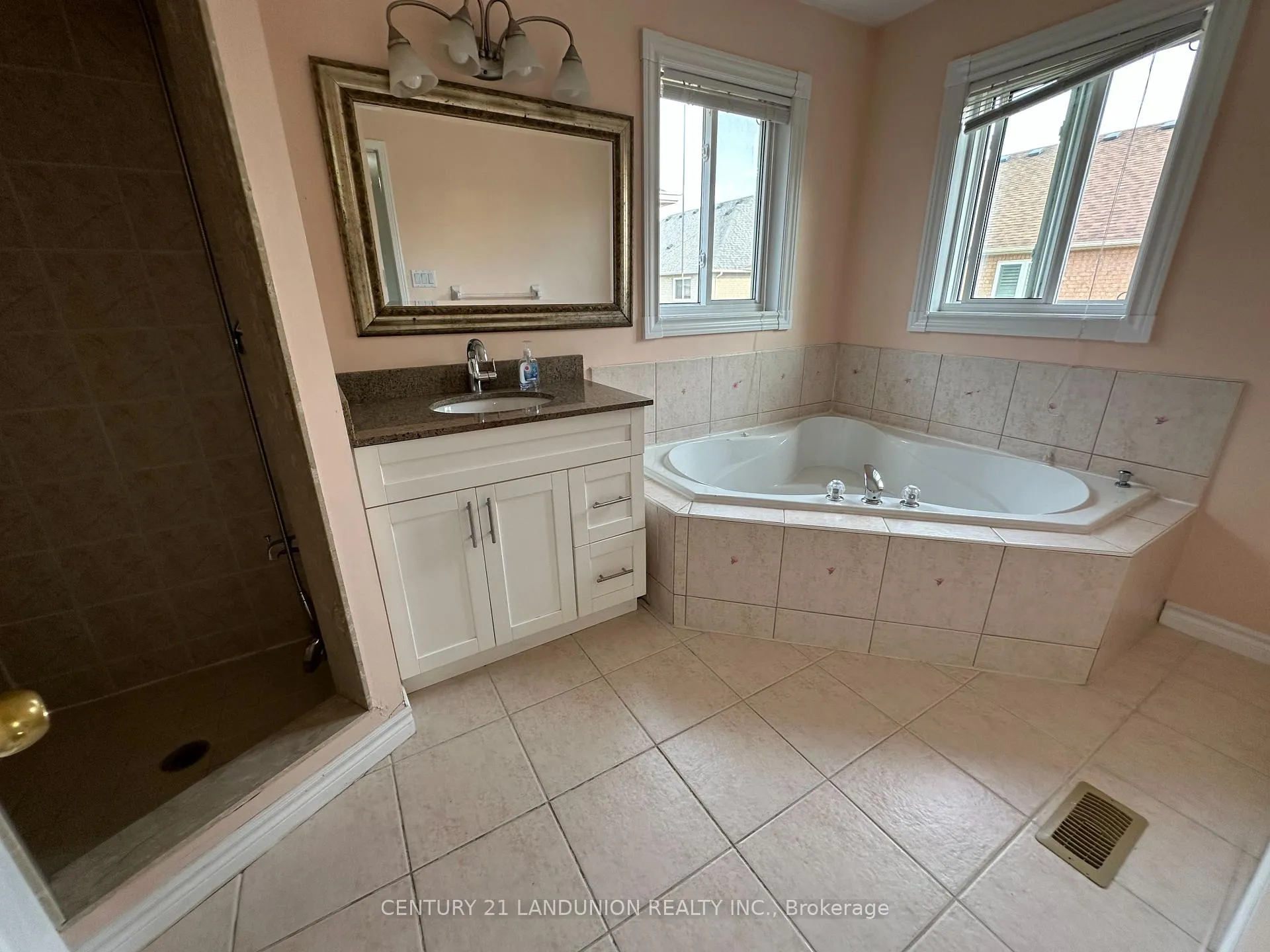 Photo 20 of 172 Hollywood Hill Circle, Vaughan, Vellore Village — HOMEH