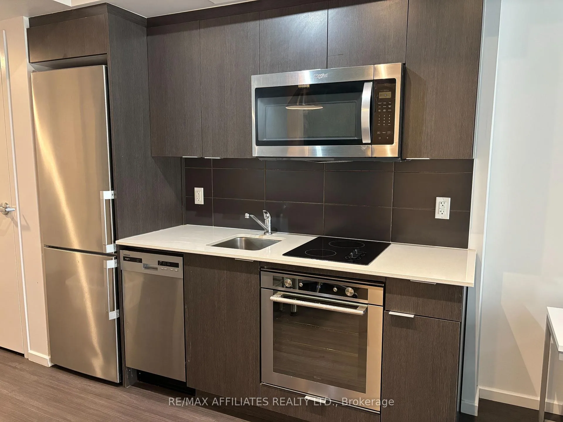 Photo 9 of 105 Champagne Avenue S, Ottawa, West Centre Town — HOMEH