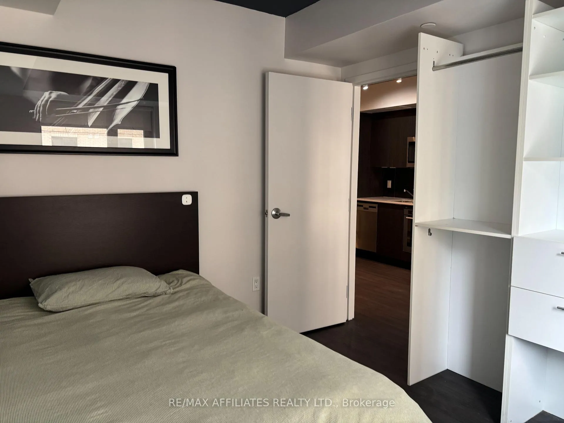 Photo 13 of 105 Champagne Avenue S, Ottawa, West Centre Town — HOMEH